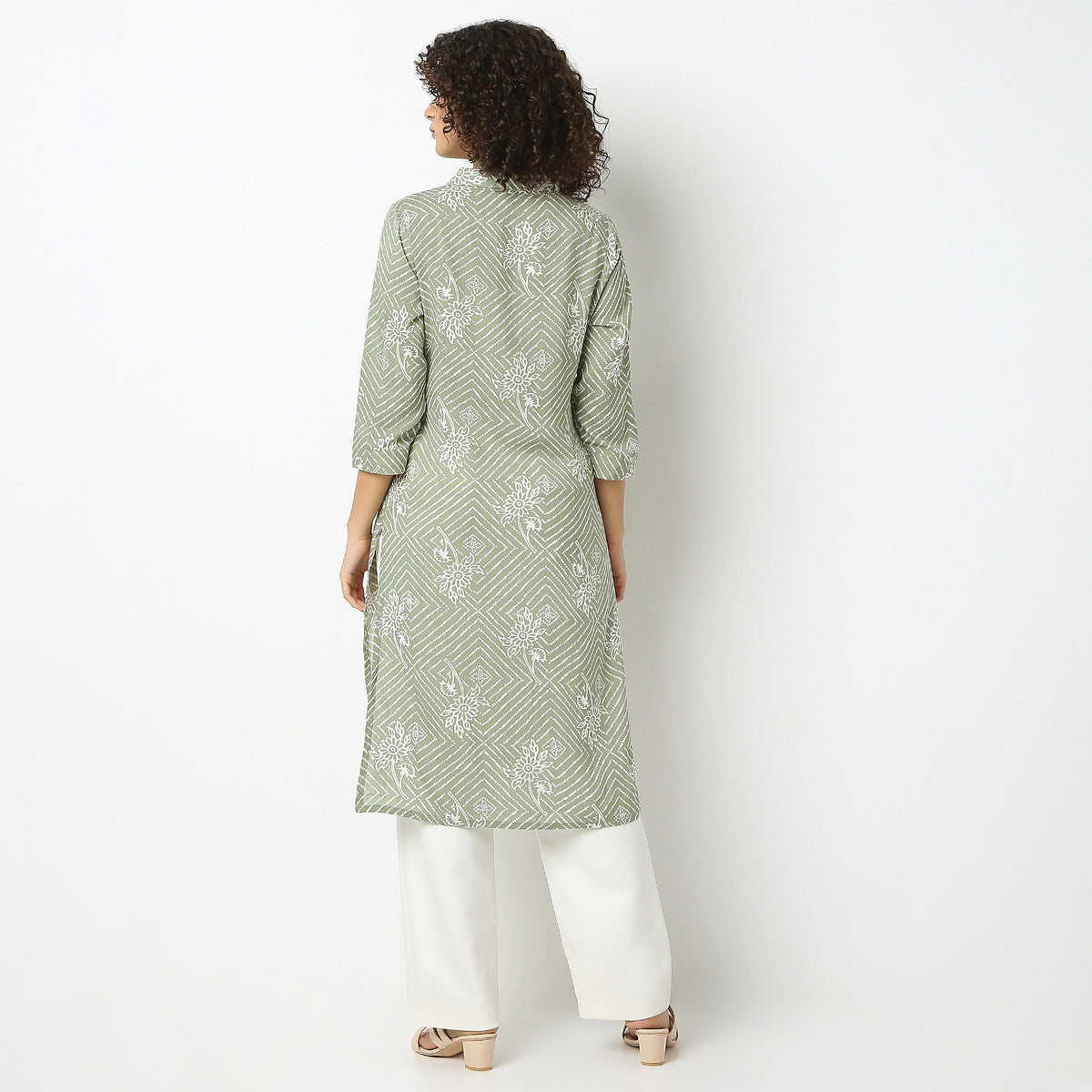 Straight Fit Printed Shawl Neck Kurta