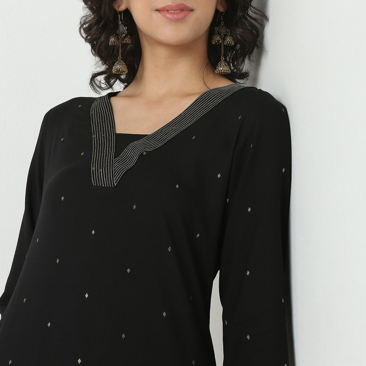 Embroidered Rayon Kurta, Knee Length