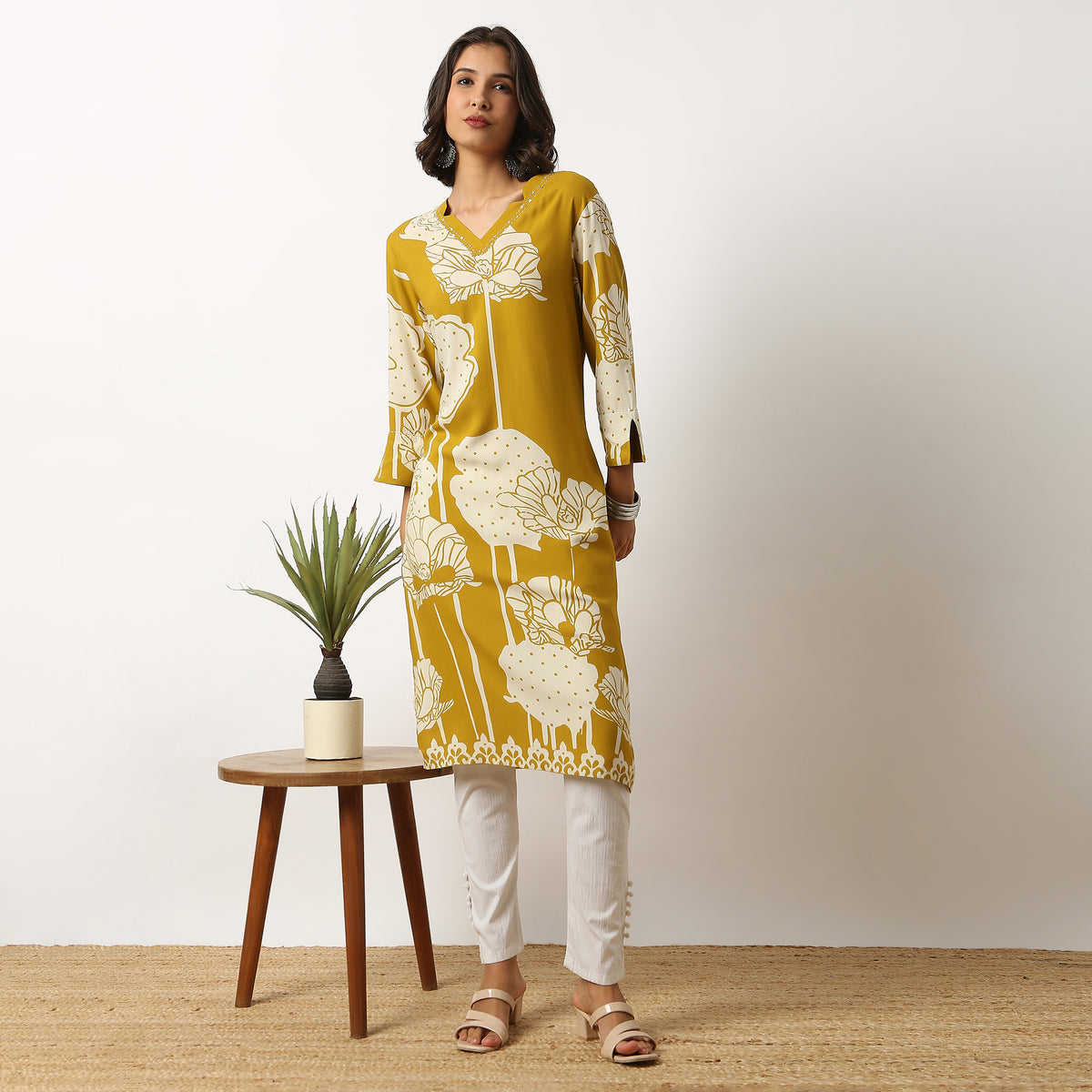 Buy Women Straight Fit Printed Three-Fourth Sleeve Kurta  - Style Union