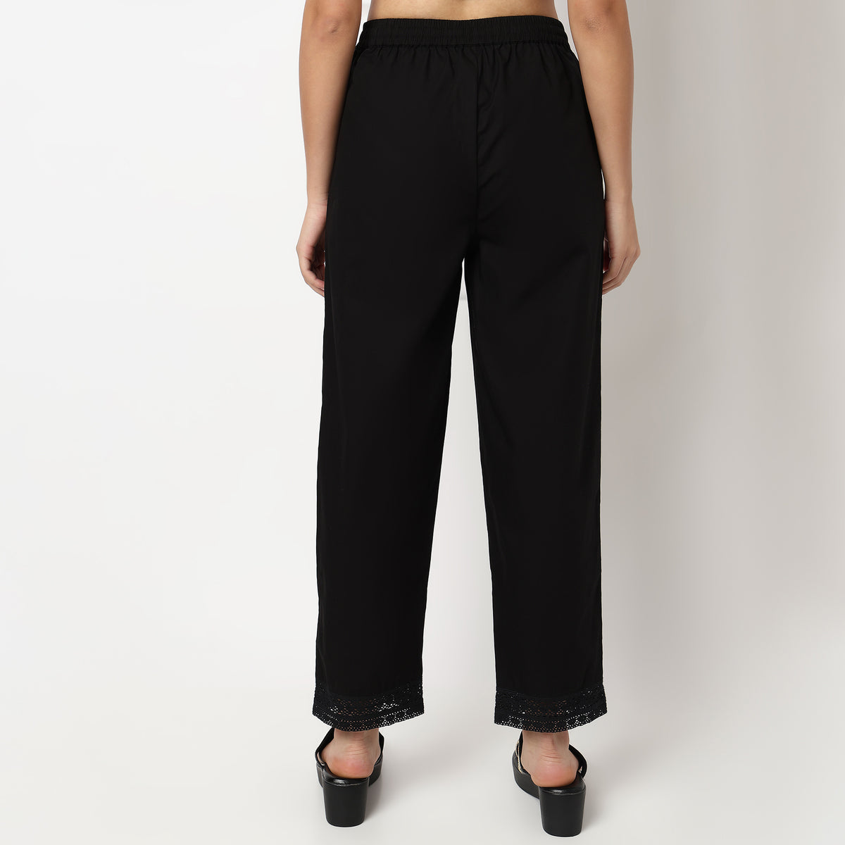 Buy Women Straight Fit Solid Ankle Length Mid Rise Pants  - Style Union