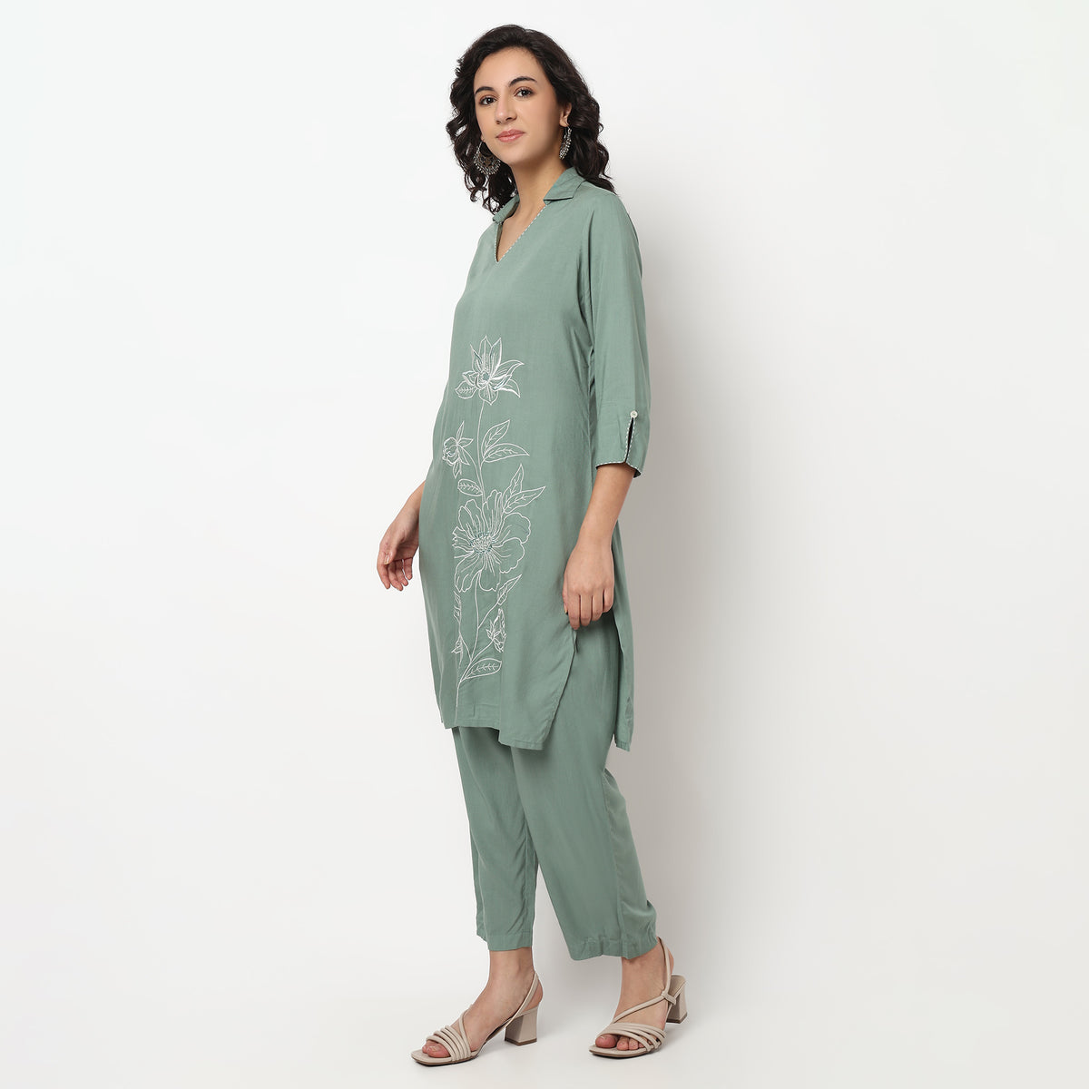 Buy Women Straight Fit Solid Three-Fourth Sleeve Kurta with Pant Set  - Style Union