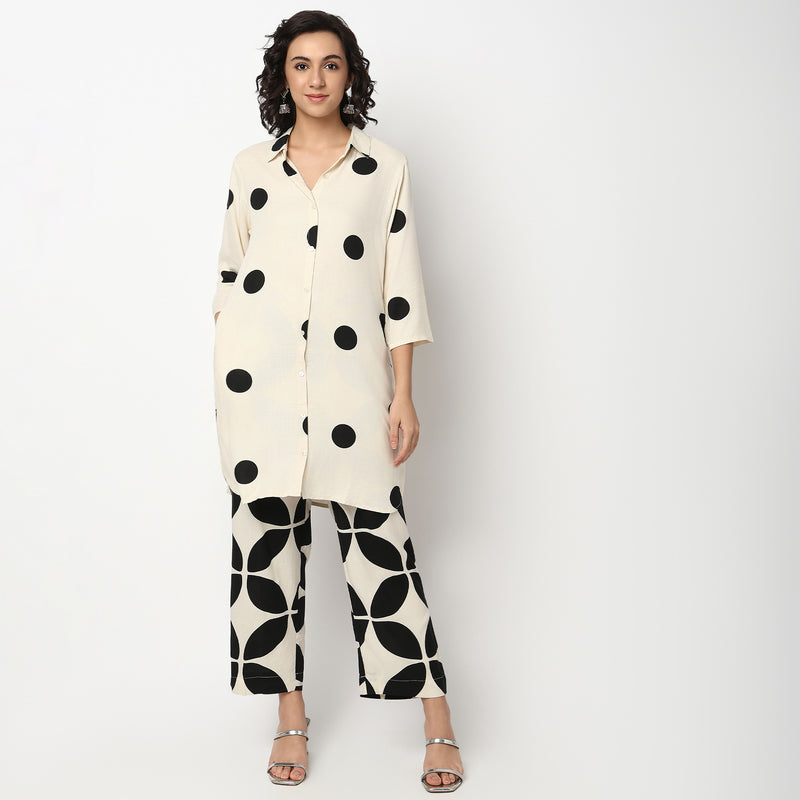 Buy Women Straight Fit Printed Three-Fourth Sleeve Kurta with Pant Set  - Style Union