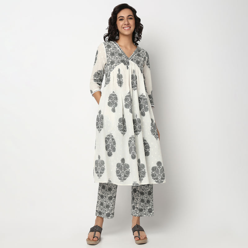 Buy Women Flare Fit Printed Three-Fourth Sleeve Kurta and Pant with Dupatta Set  - Style Union