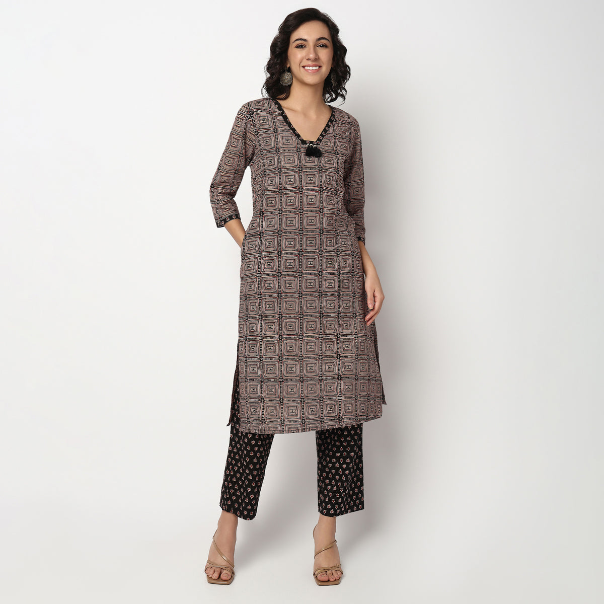 Buy Women Straight Fit Printed Three-Fourth Sleeve Kurta with Pant Set  - Style Union