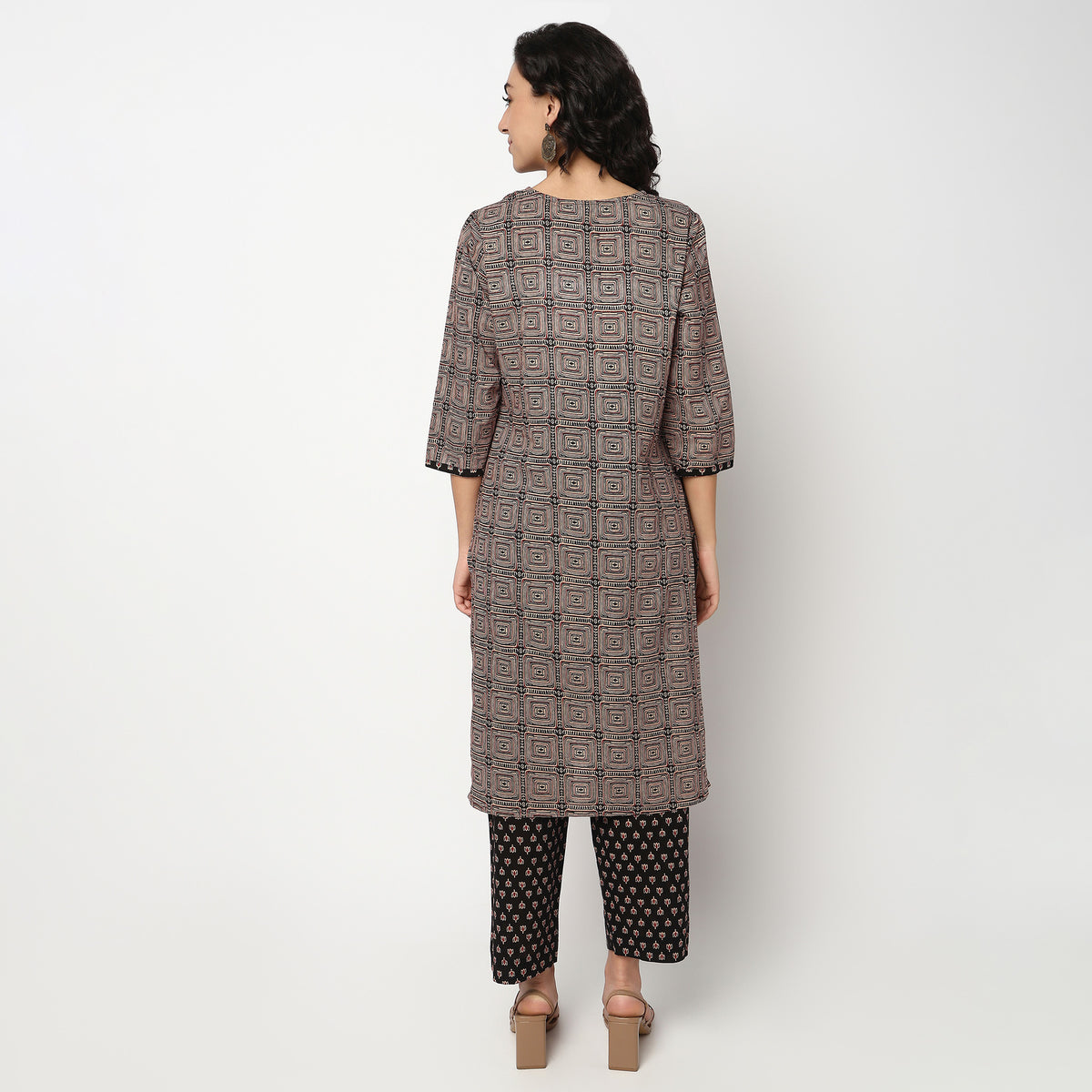 Buy Women Straight Fit Printed Three-Fourth Sleeve Kurta with Pant Set  - Style Union