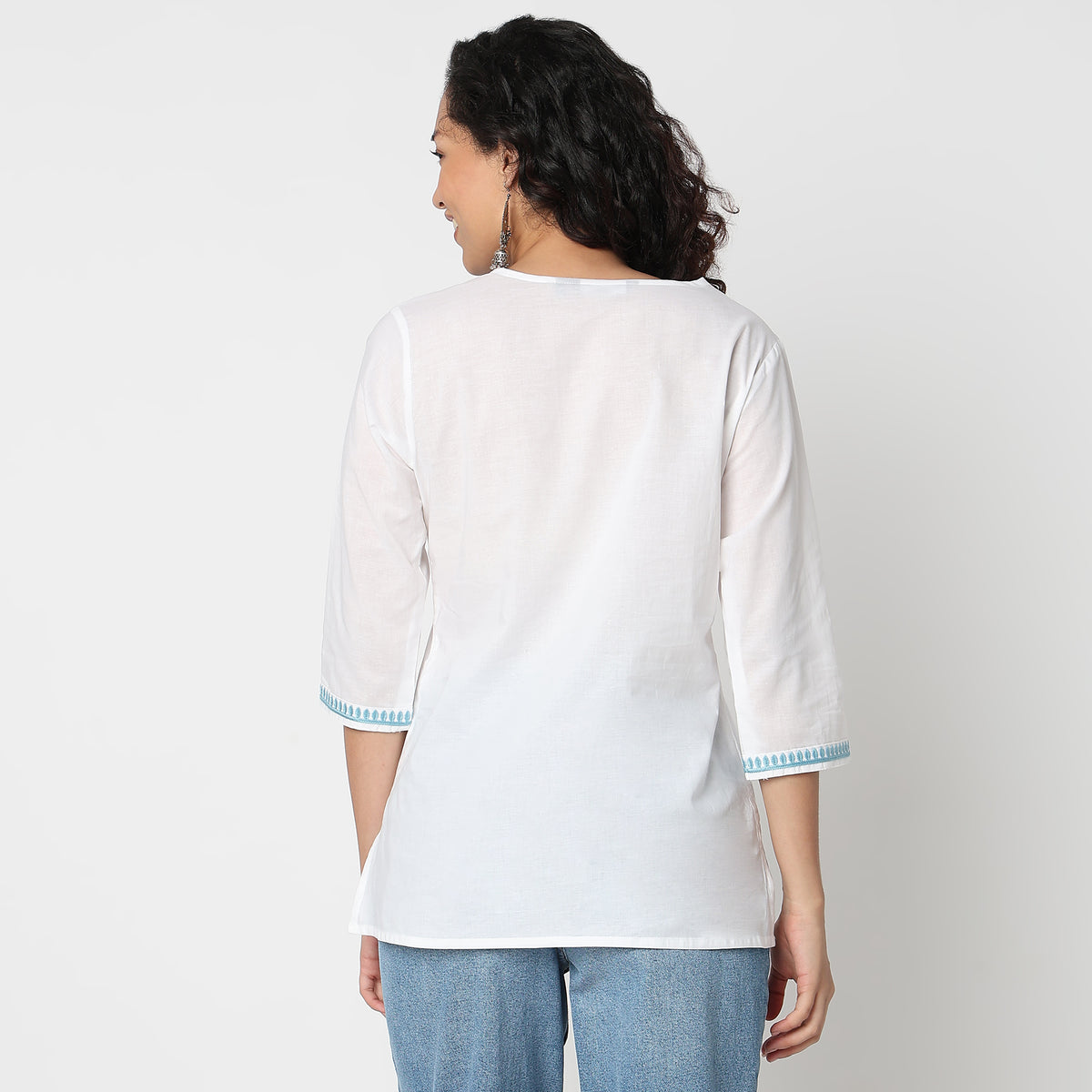 Straight Fit Embroidered Round Neck Kurta