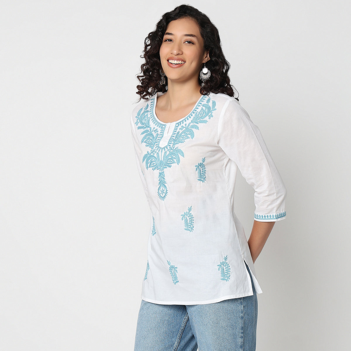 Straight Fit Embroidered Round Neck Kurta