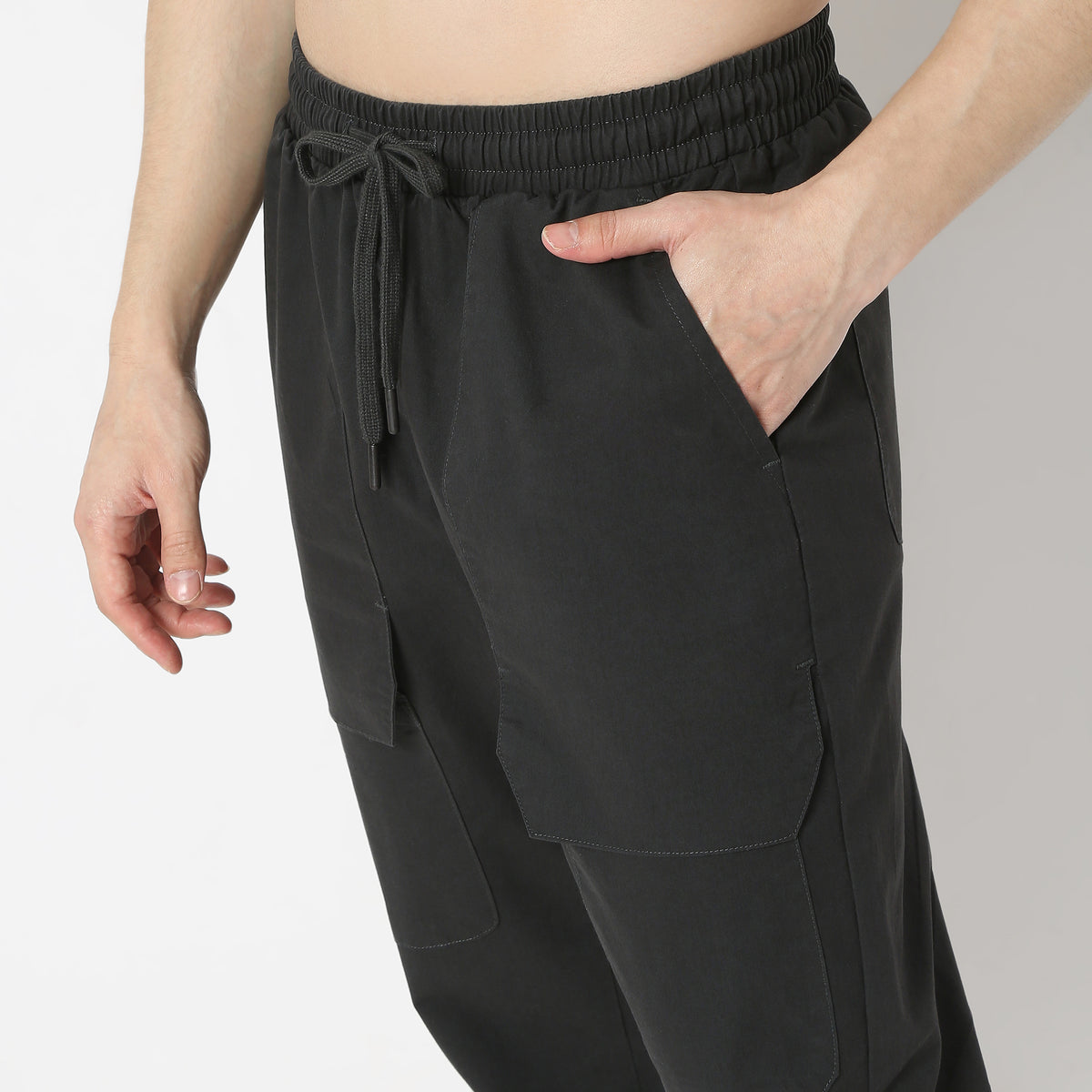 Regular Fit Solid Ankle Length Mid Rise Cargos
