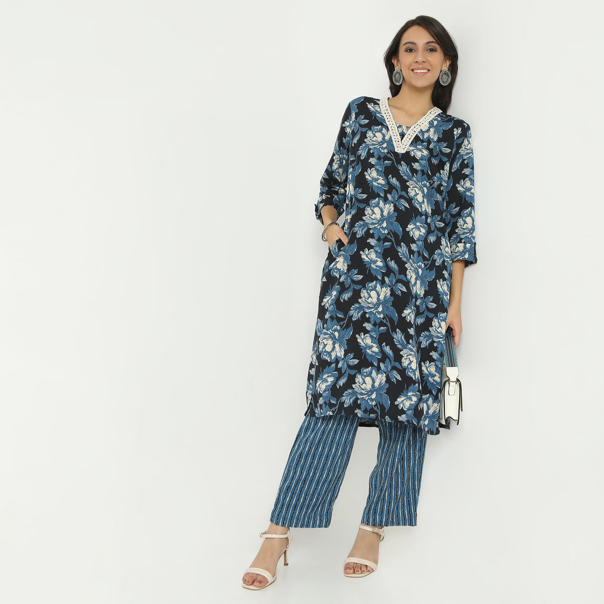 Straight Fit Printed V-Neck Calf Length Kurta