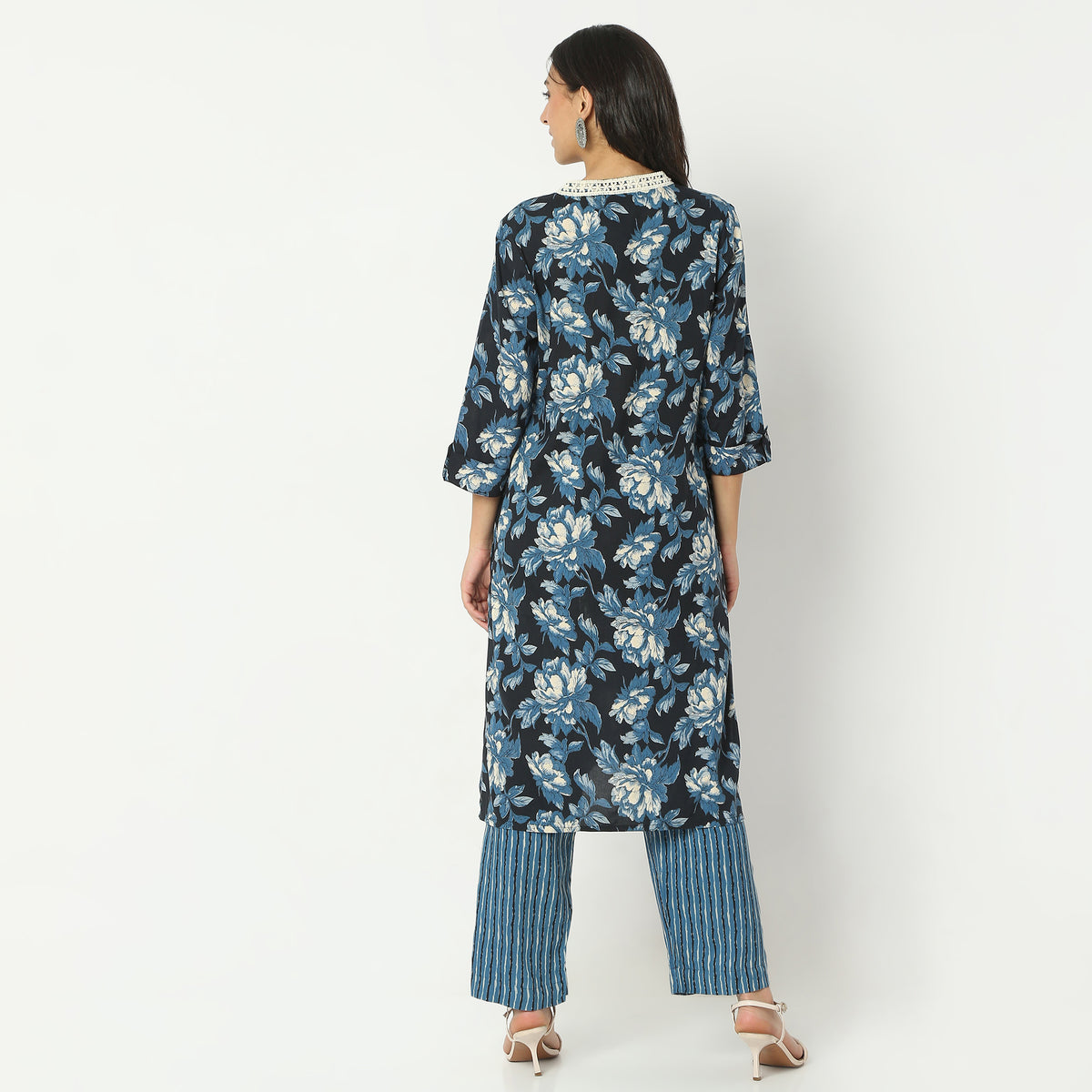 Straight Fit Printed V-Neck Calf Length Kurta