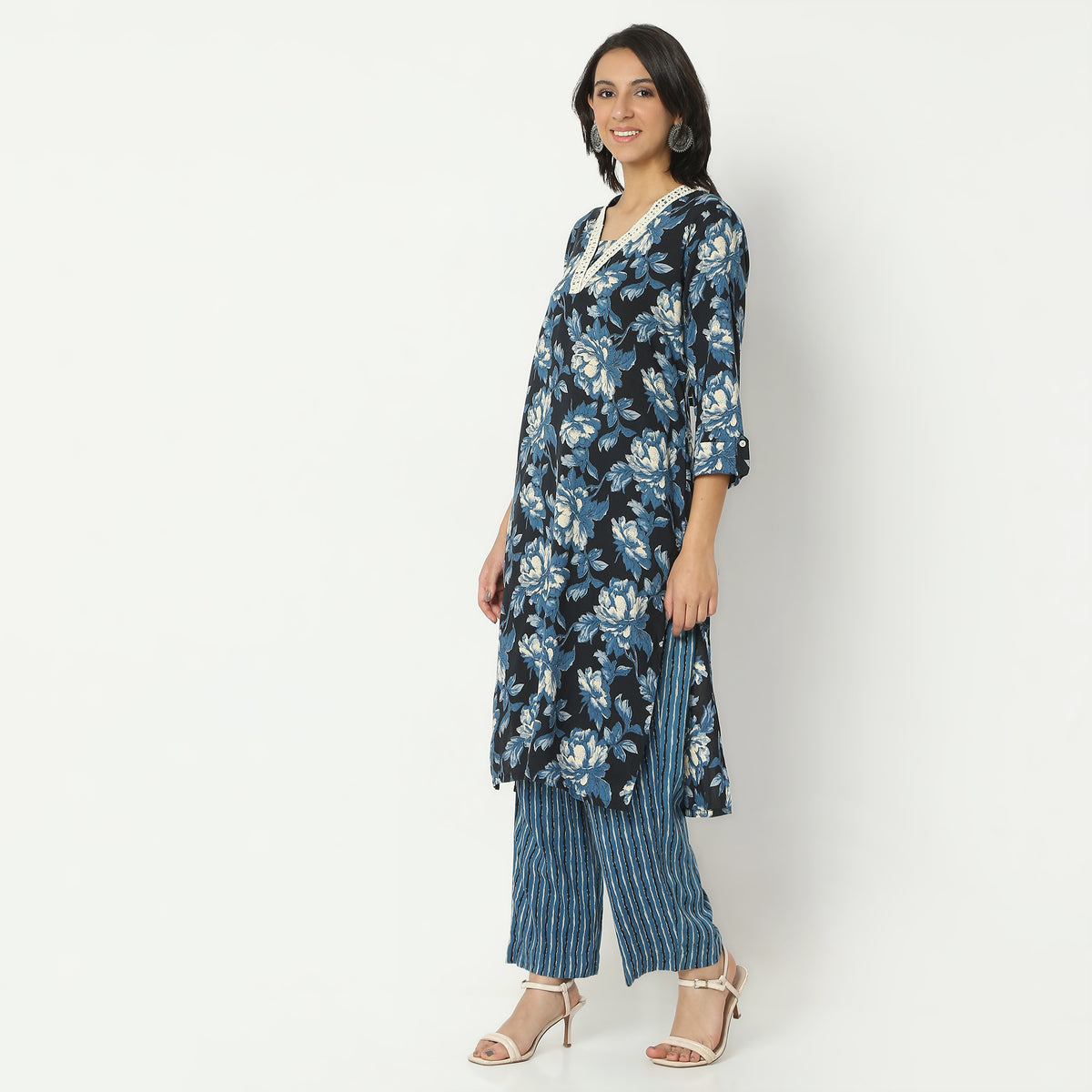 Straight Fit Printed V-Neck Calf Length Kurta