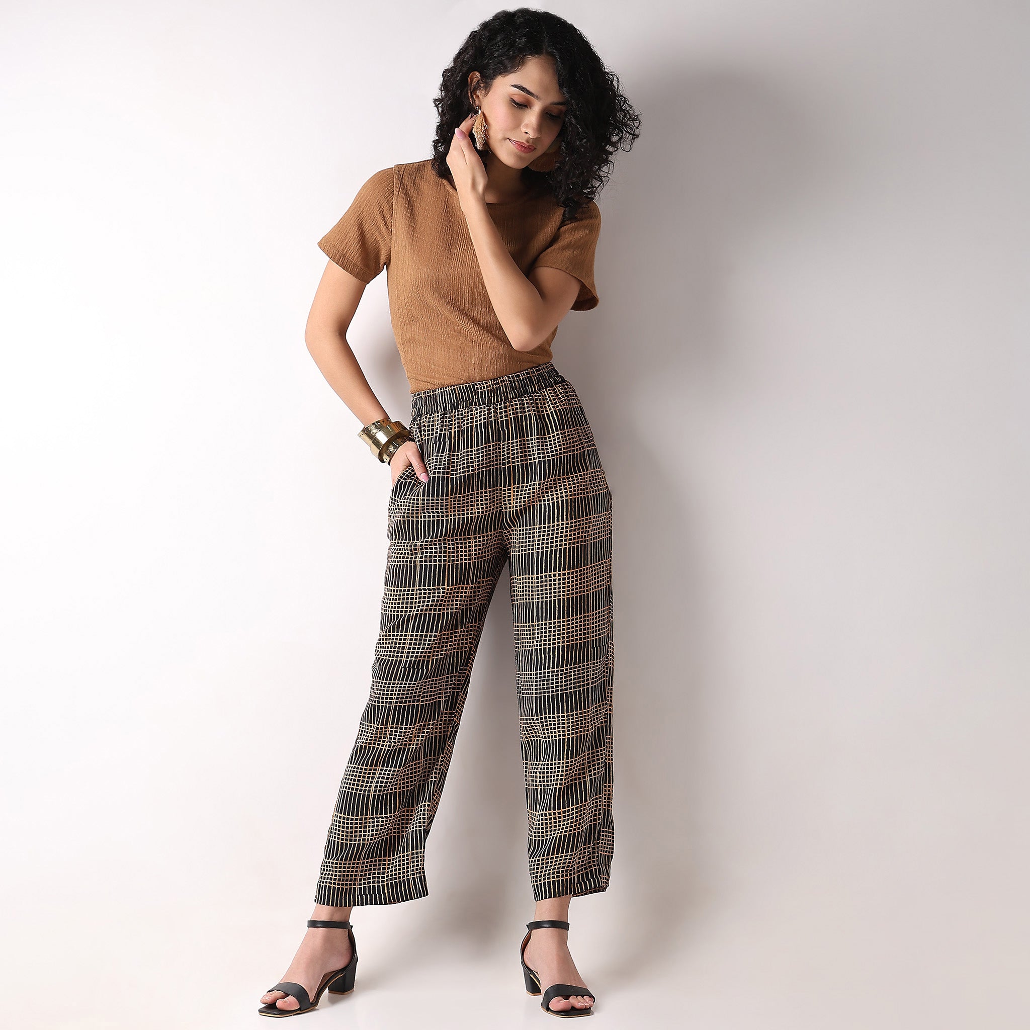 Straight Fit Printed Mid Rise Pants
