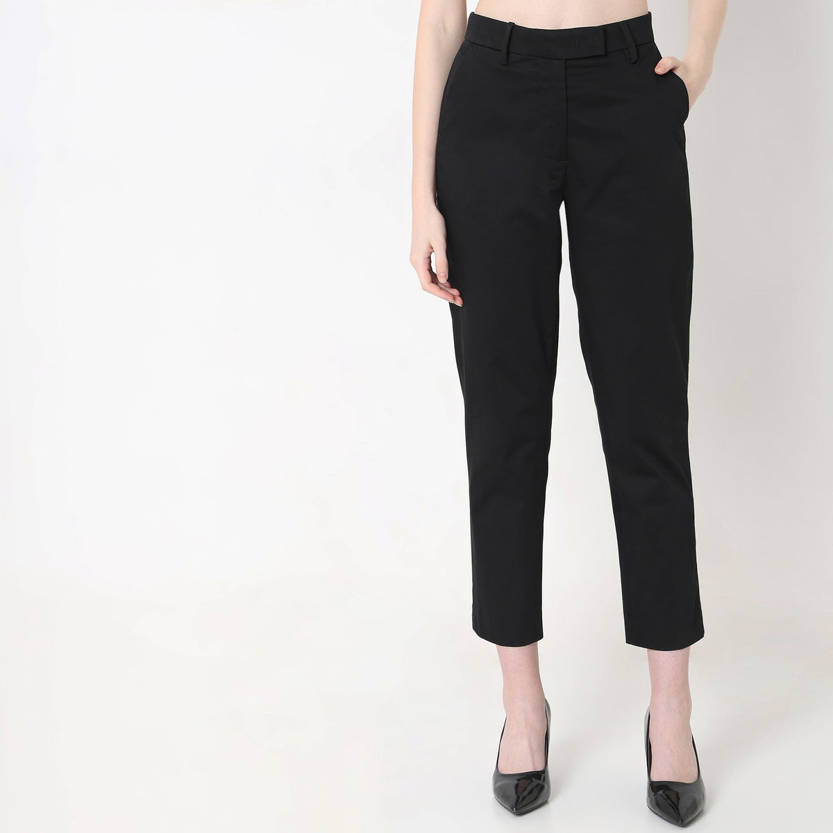 Regular Fit Solid Mid Rise Trousers