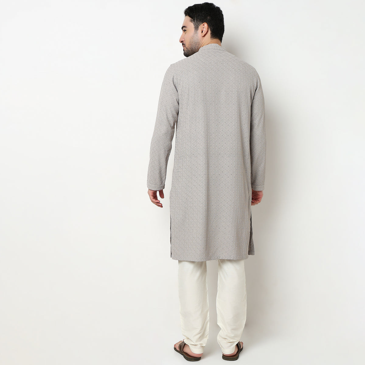 Buy Men Straight Fit Embroidered Full Sleeve Kurta  - Style Union