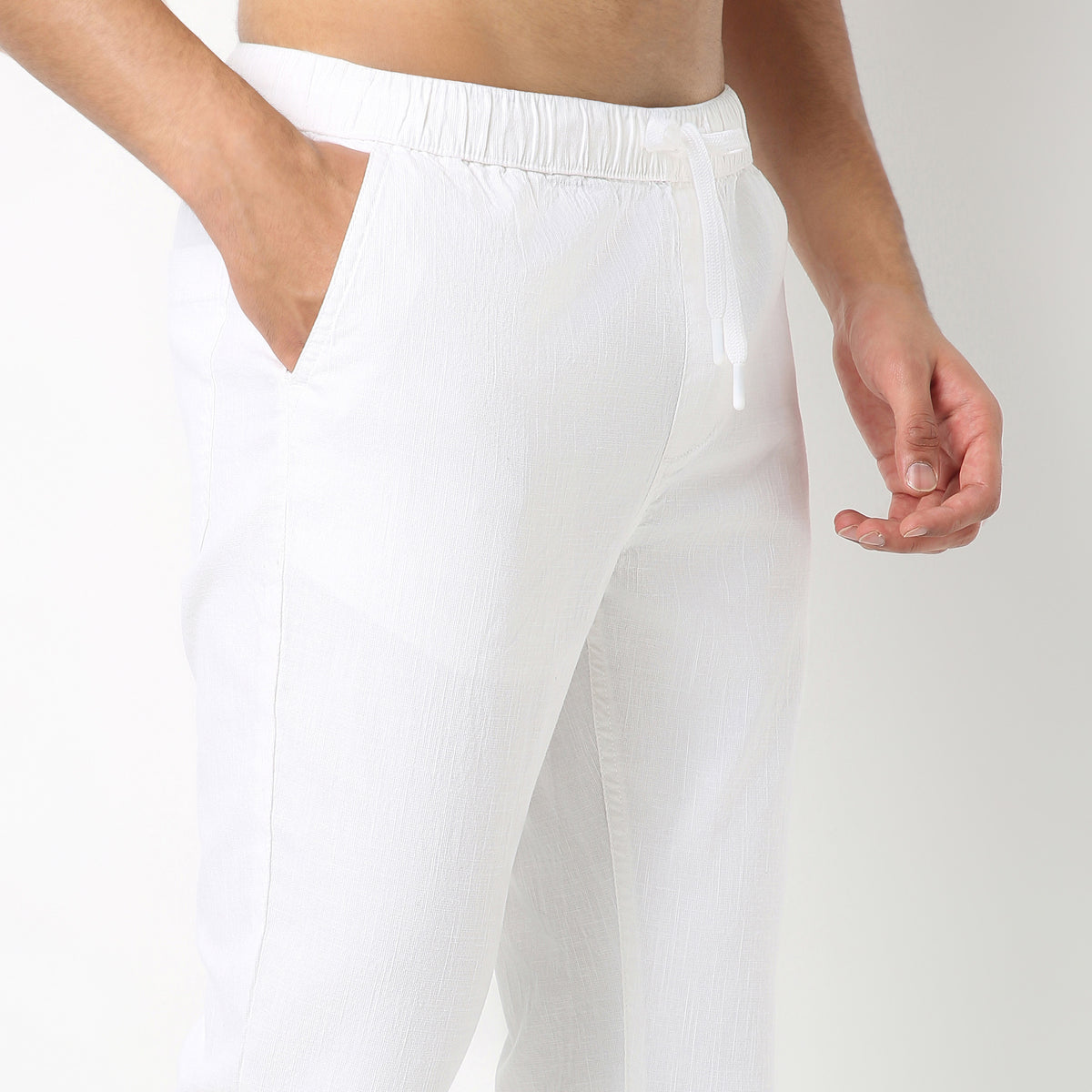 Regular Fit Solid Ankle Length Mid Rise Pants