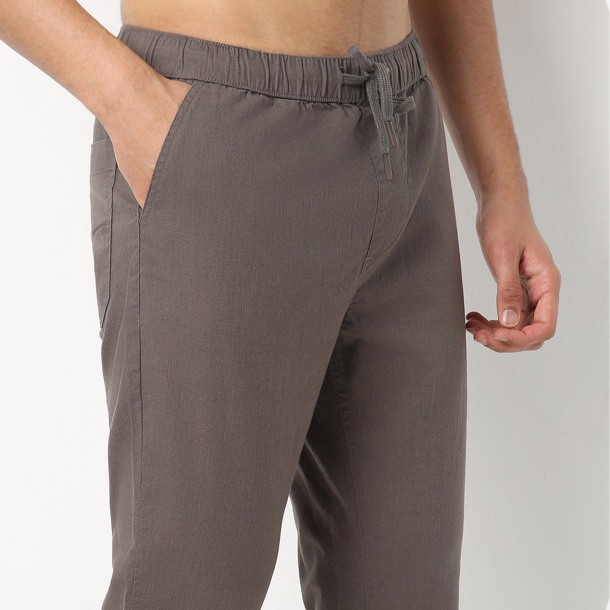 Regular Fit Solid Ankle Length Mid Rise Pants