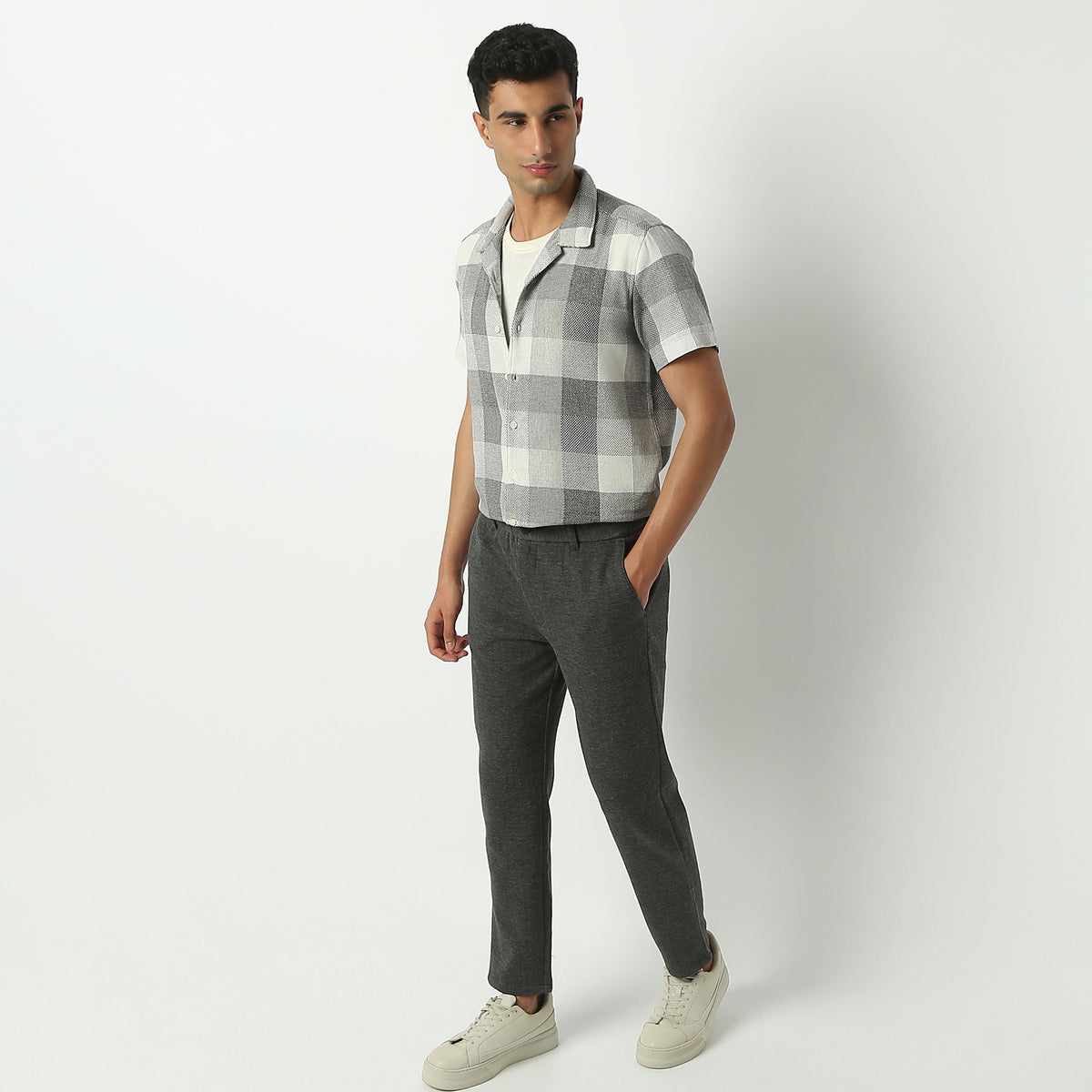 Regular Fit Solid Ankle Length Mid Rise Pants