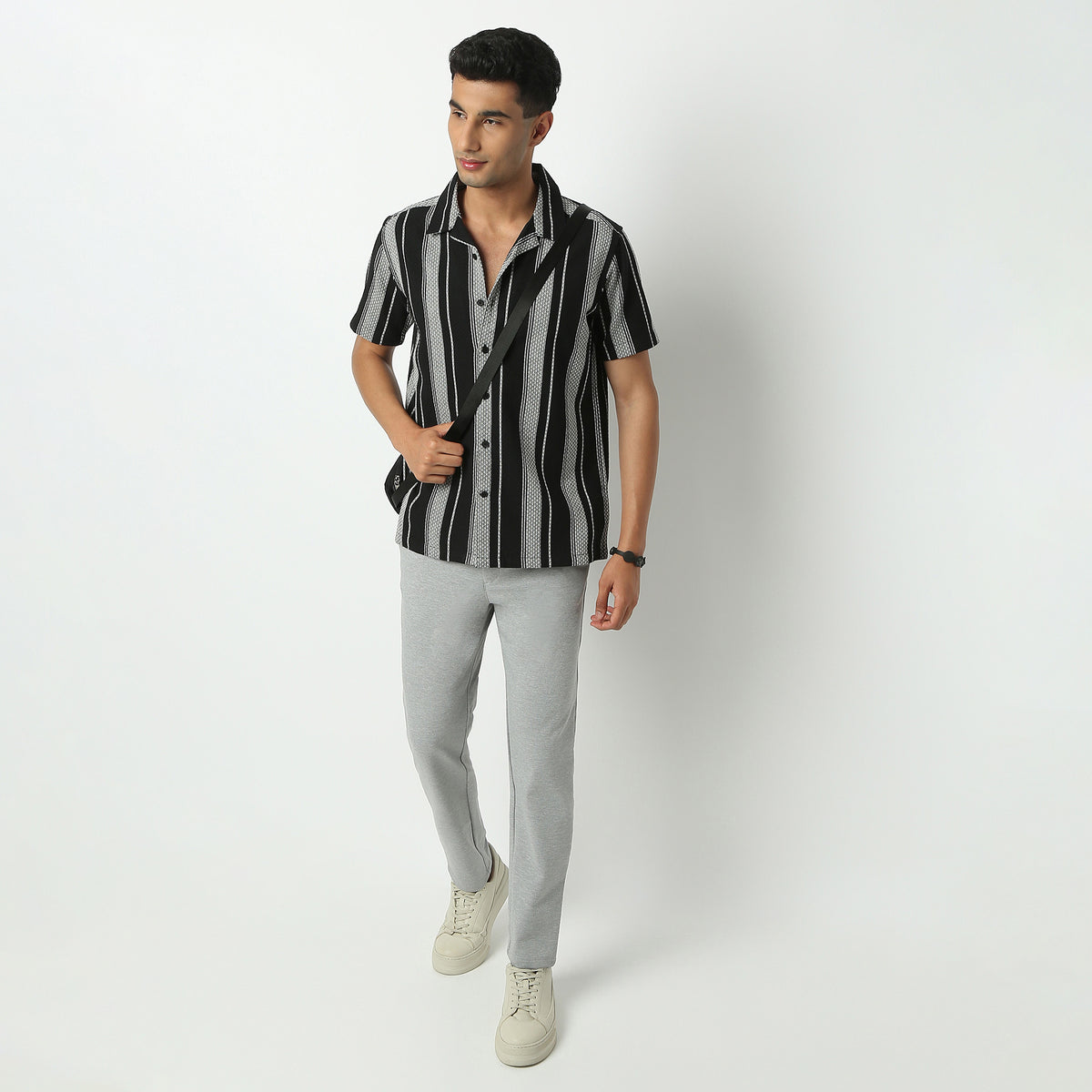 Regular Fit Solid Ankle Length Mid Rise Pants