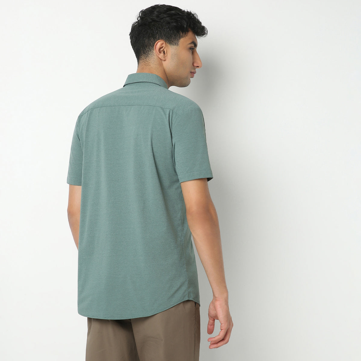 Regular Fit Solid Shirt Collar Regular Length Shirt