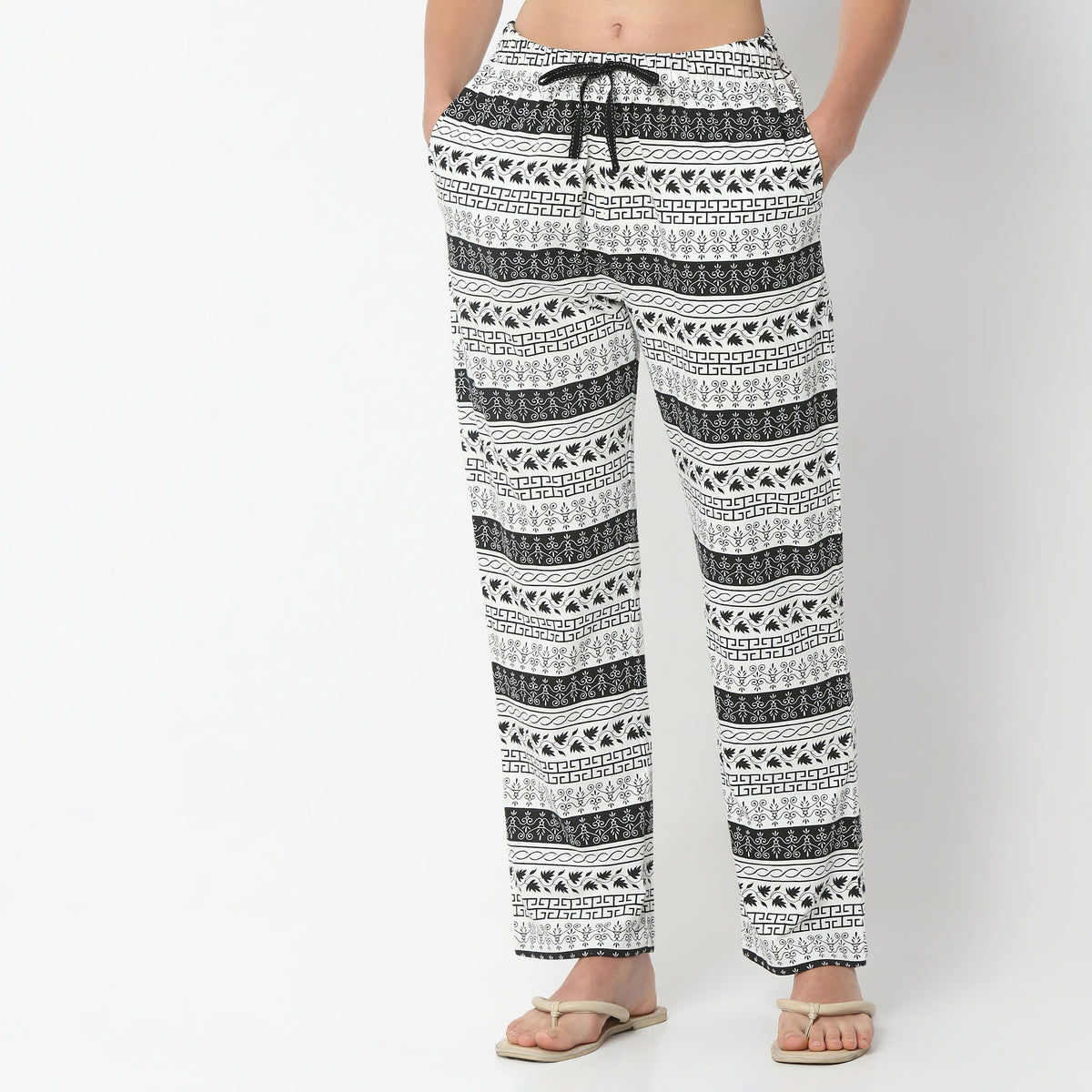 Regular Fit Printed Full Length Mid Rise Pyjamas