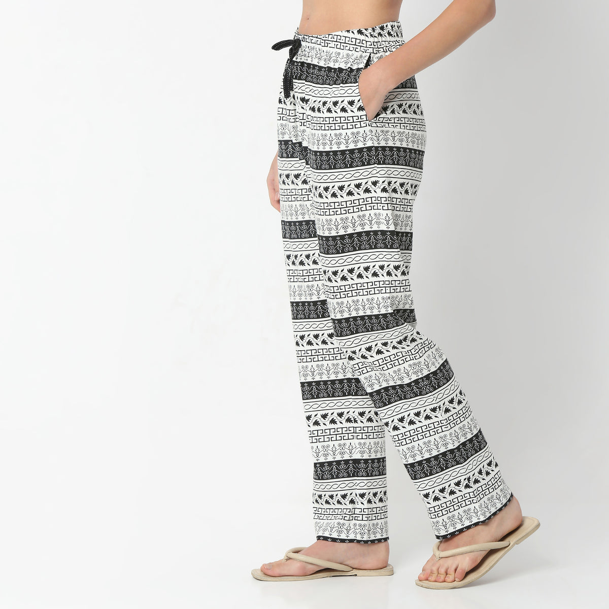 Regular Fit Printed Full Length Mid Rise Pyjamas