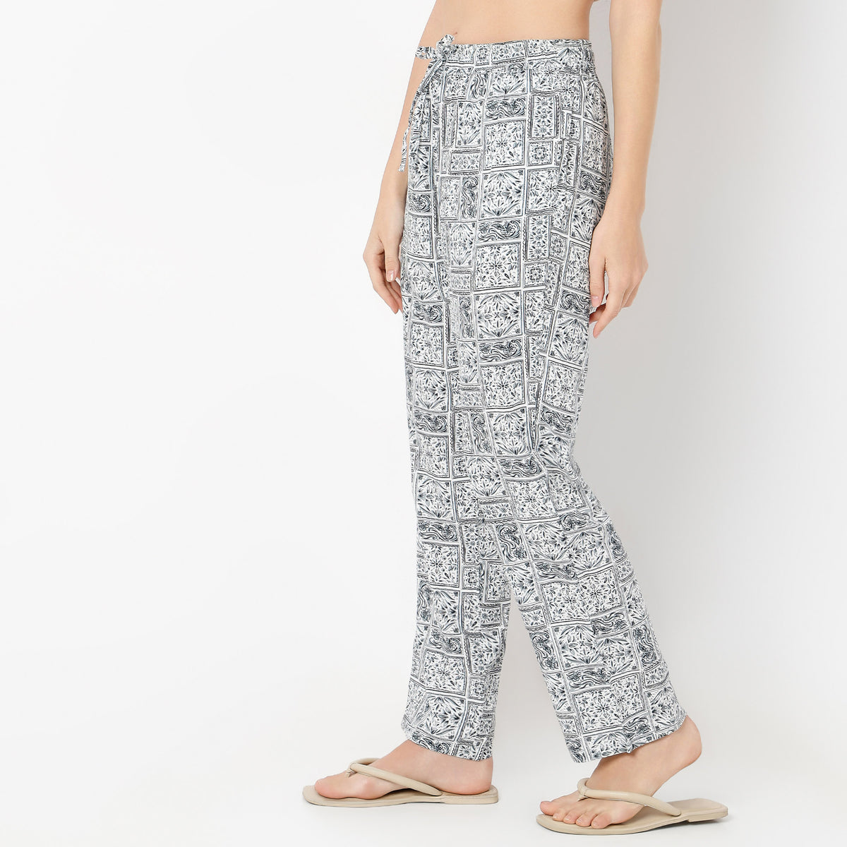 Regular Fit Printed Ankle Length Mid Rise Pyjamas