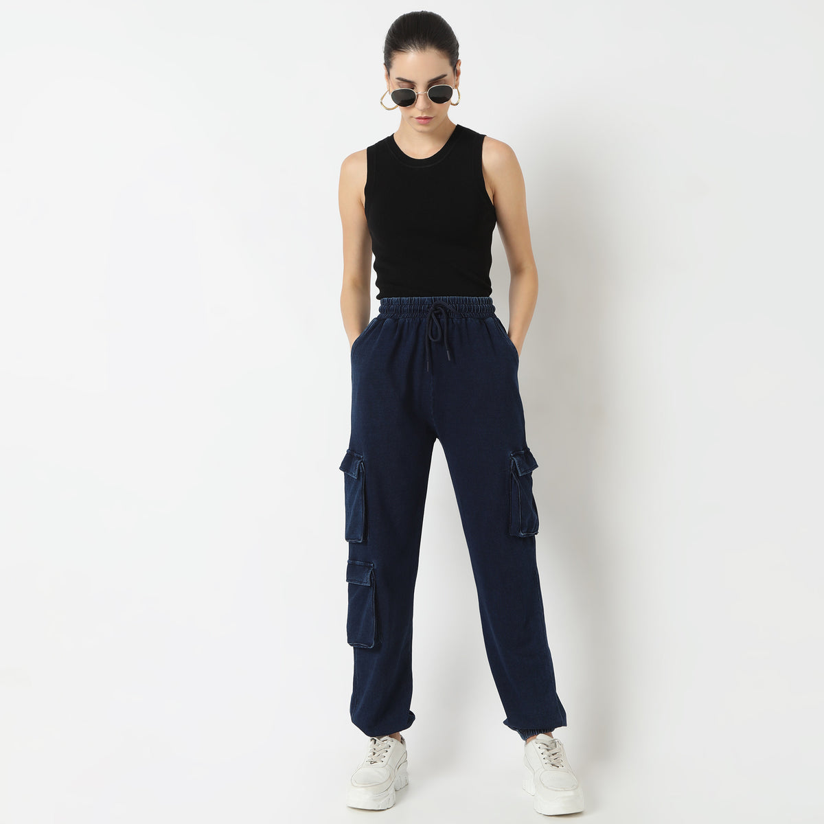 Regular Fit Solid Full Length Mid Rise Pants