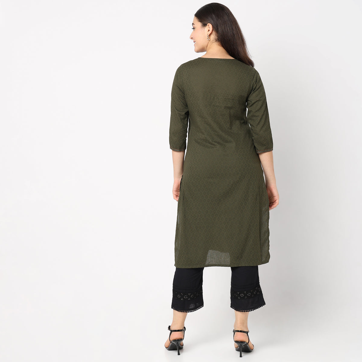 Straight Fit Embroidered Kurta