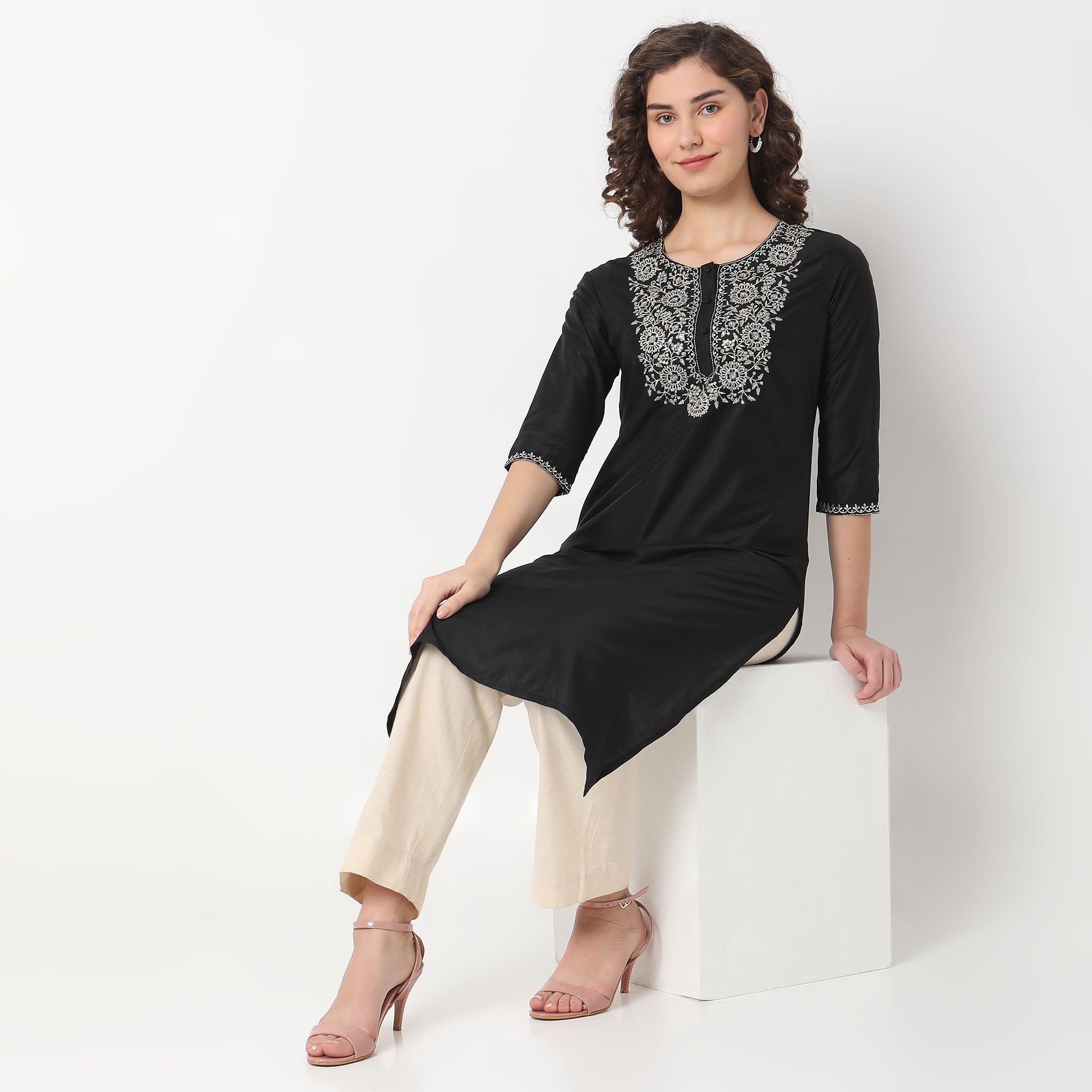 Straight 2024 embroidered kurta