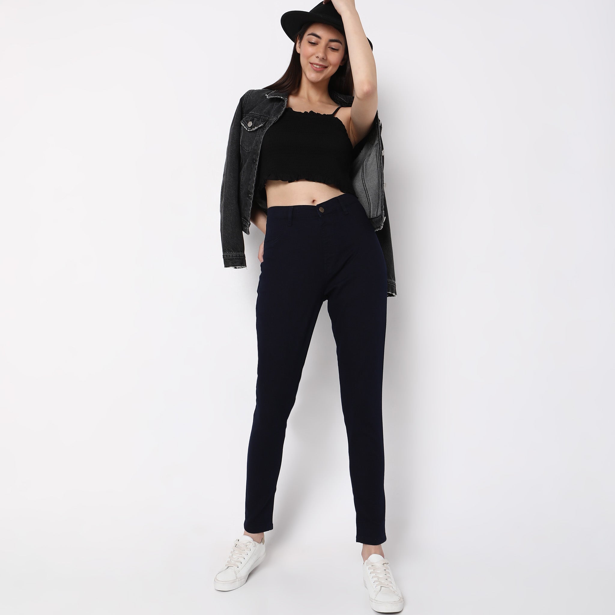 Women Solid Black Mid Rise Cropped Jeggings