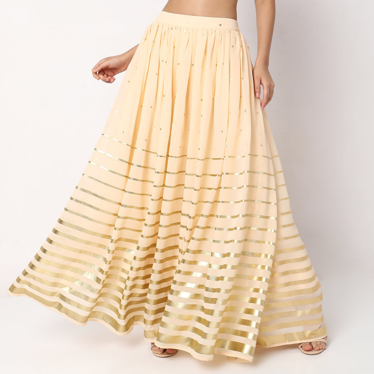 Women Wearing Flare Fit Printed Mid Rise Skirt