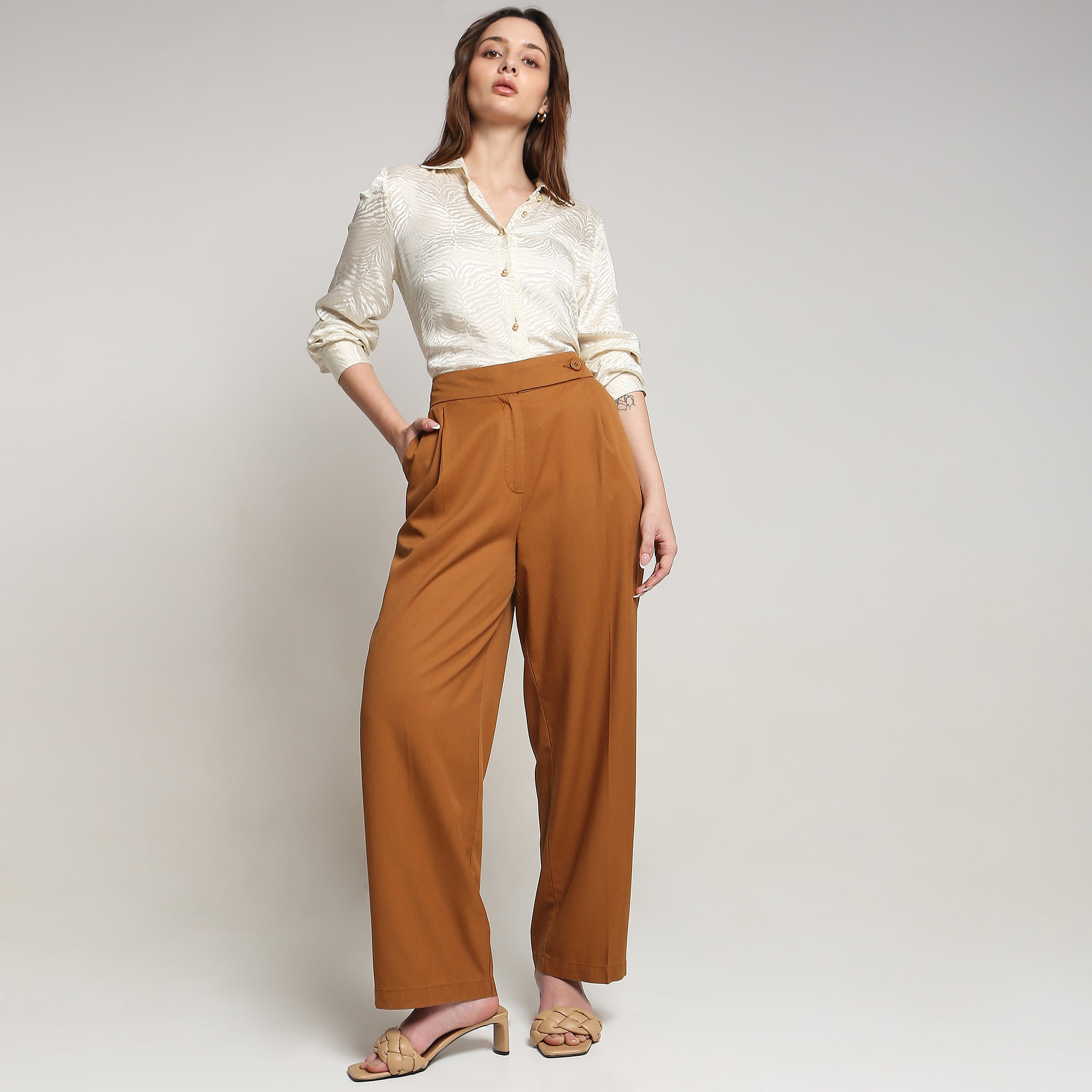 Regular Fit Solid Mid Rise Trousers