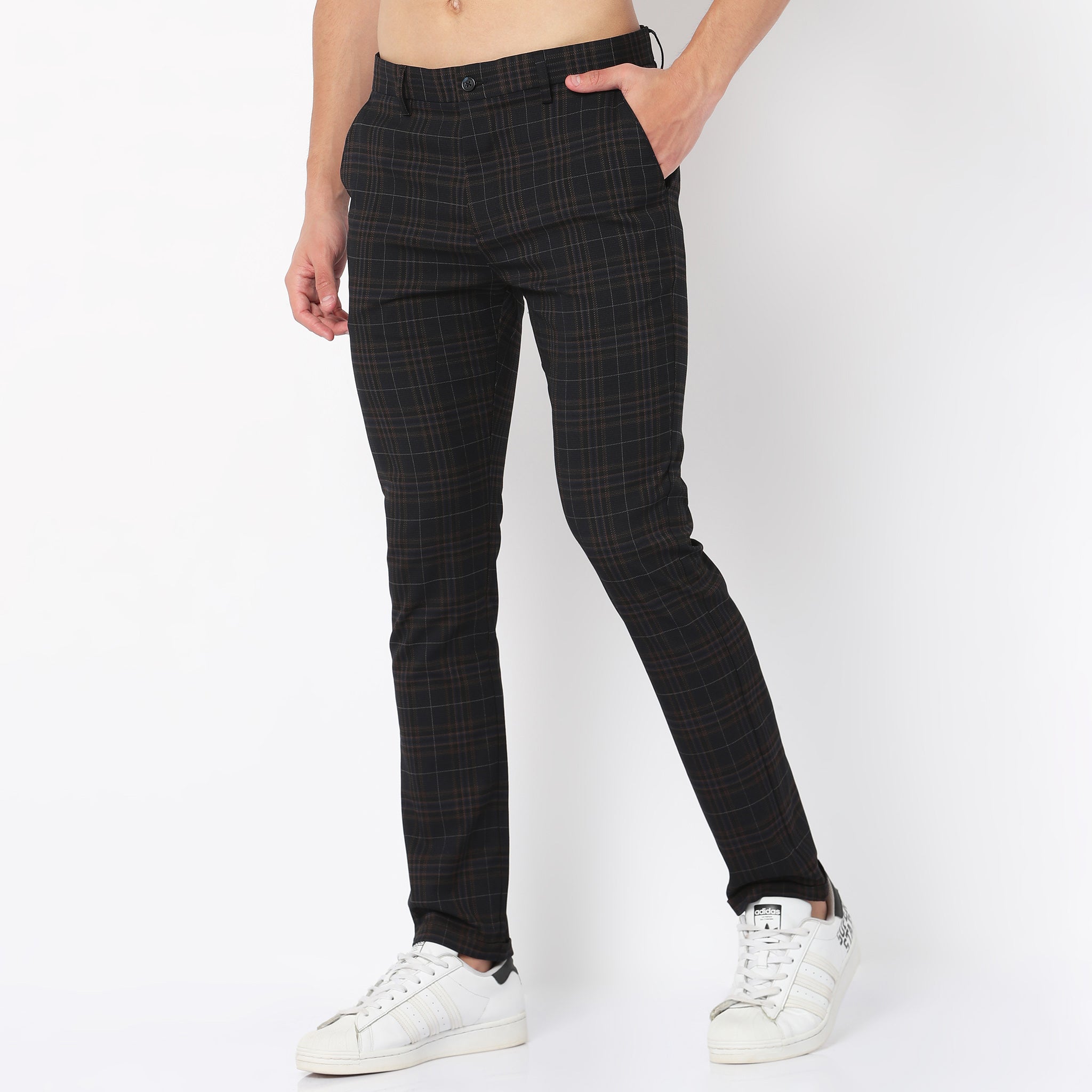 Men Wearing Slim Fit Checkered Mid Rise Chinos