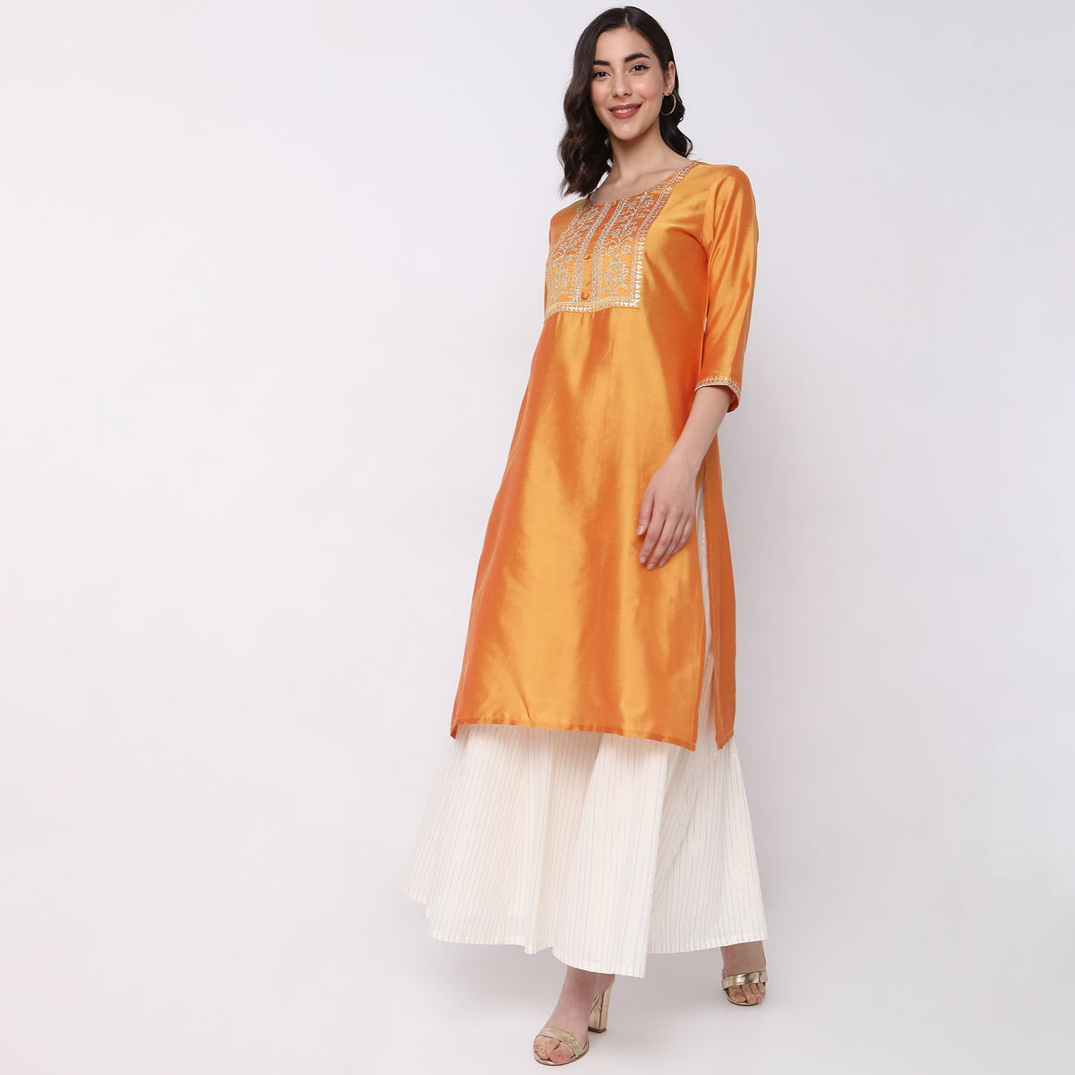 Straight Fit Embellished Kurta