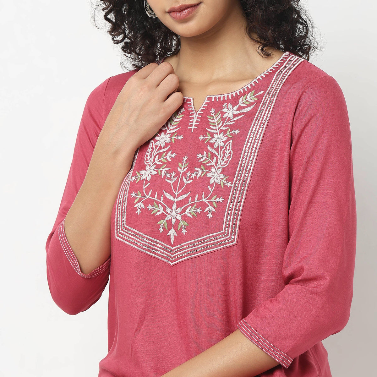 Straight Fit Embroidered Kurta