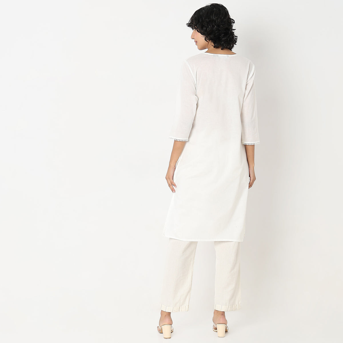 Straight Fit Embroidered Kurta