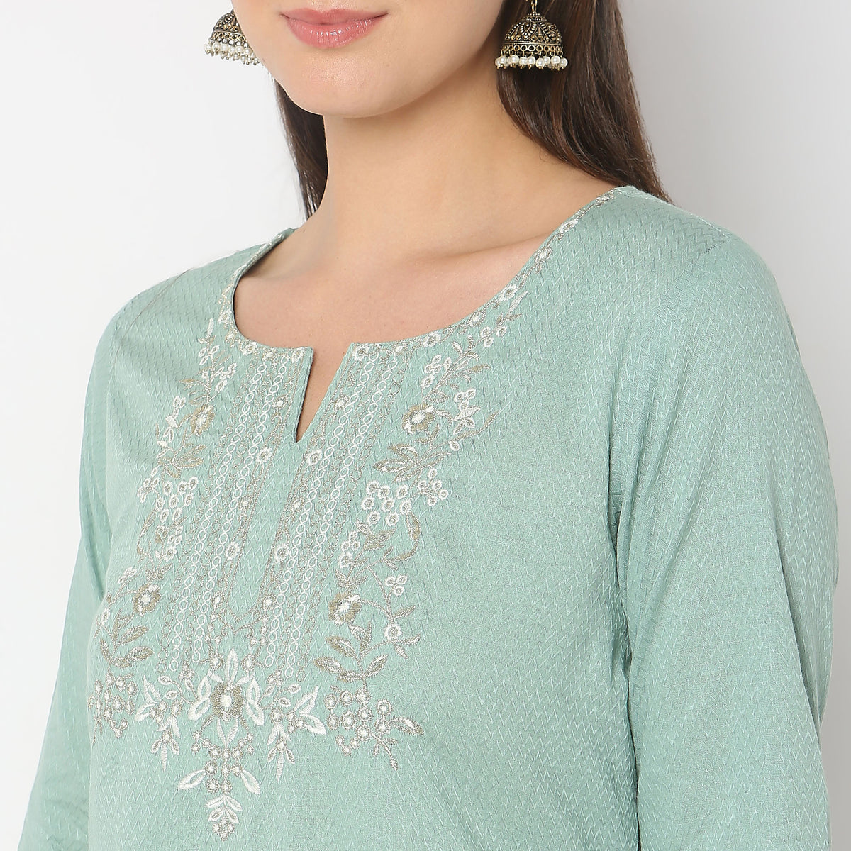 Straight Fit Embroidered Kurta