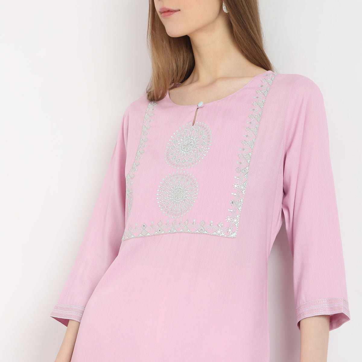 Straight Fit Embroidered Kurta