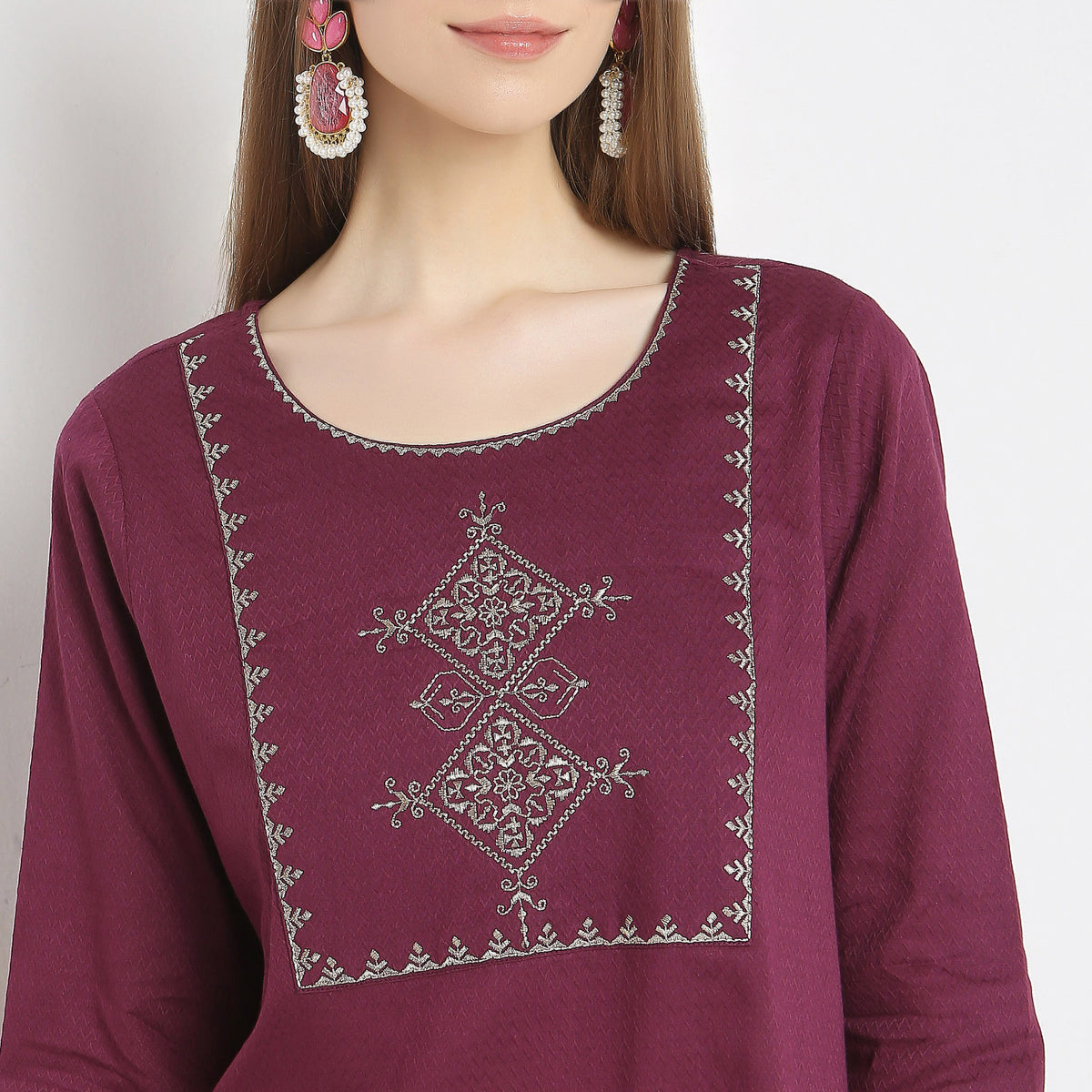 Straight Fit Embroidered Kurta