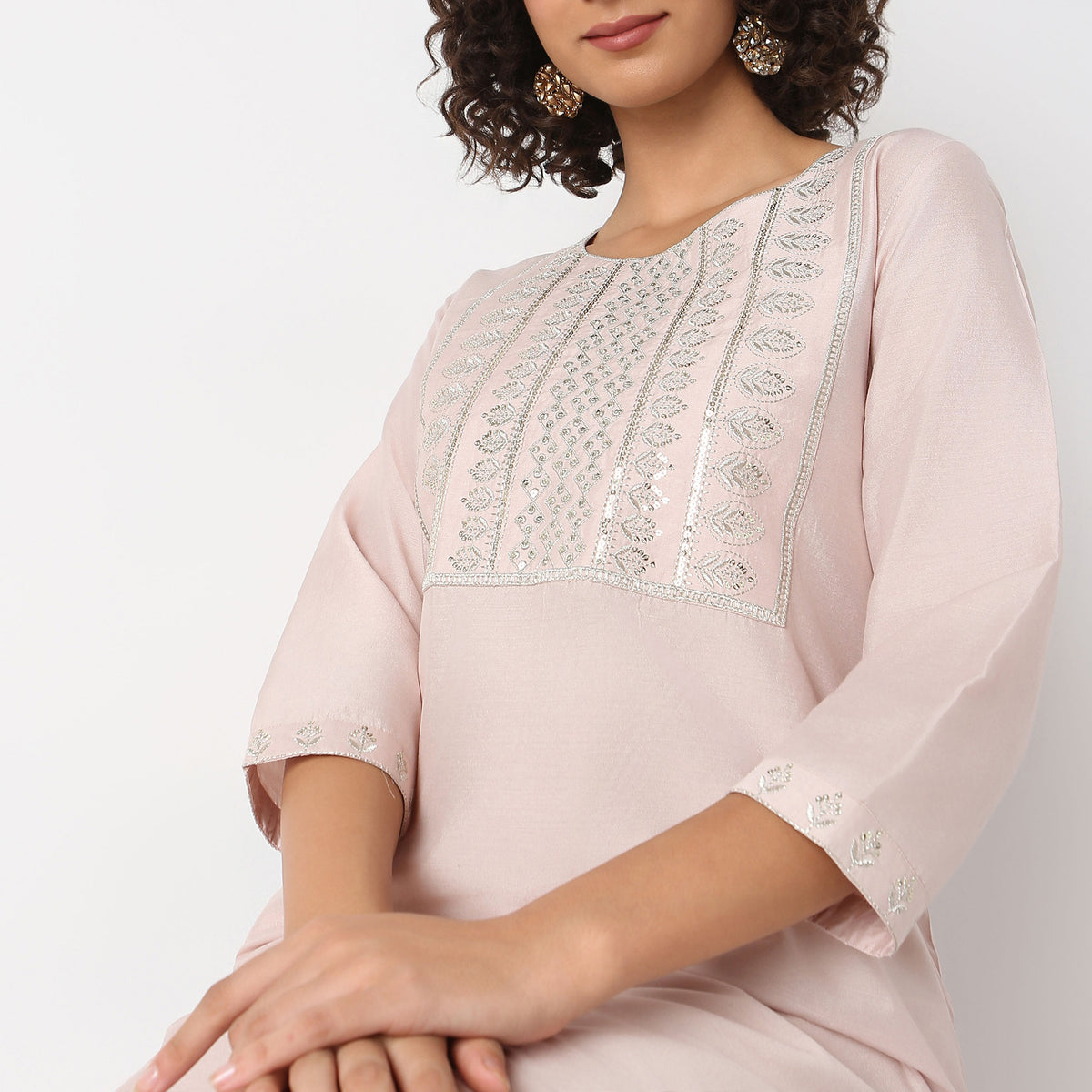 Straight Fit Embellished Kurta