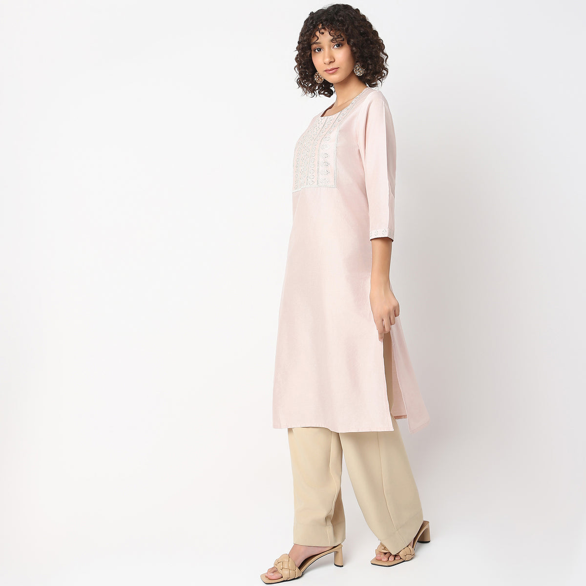 Straight Fit Embellished Kurta