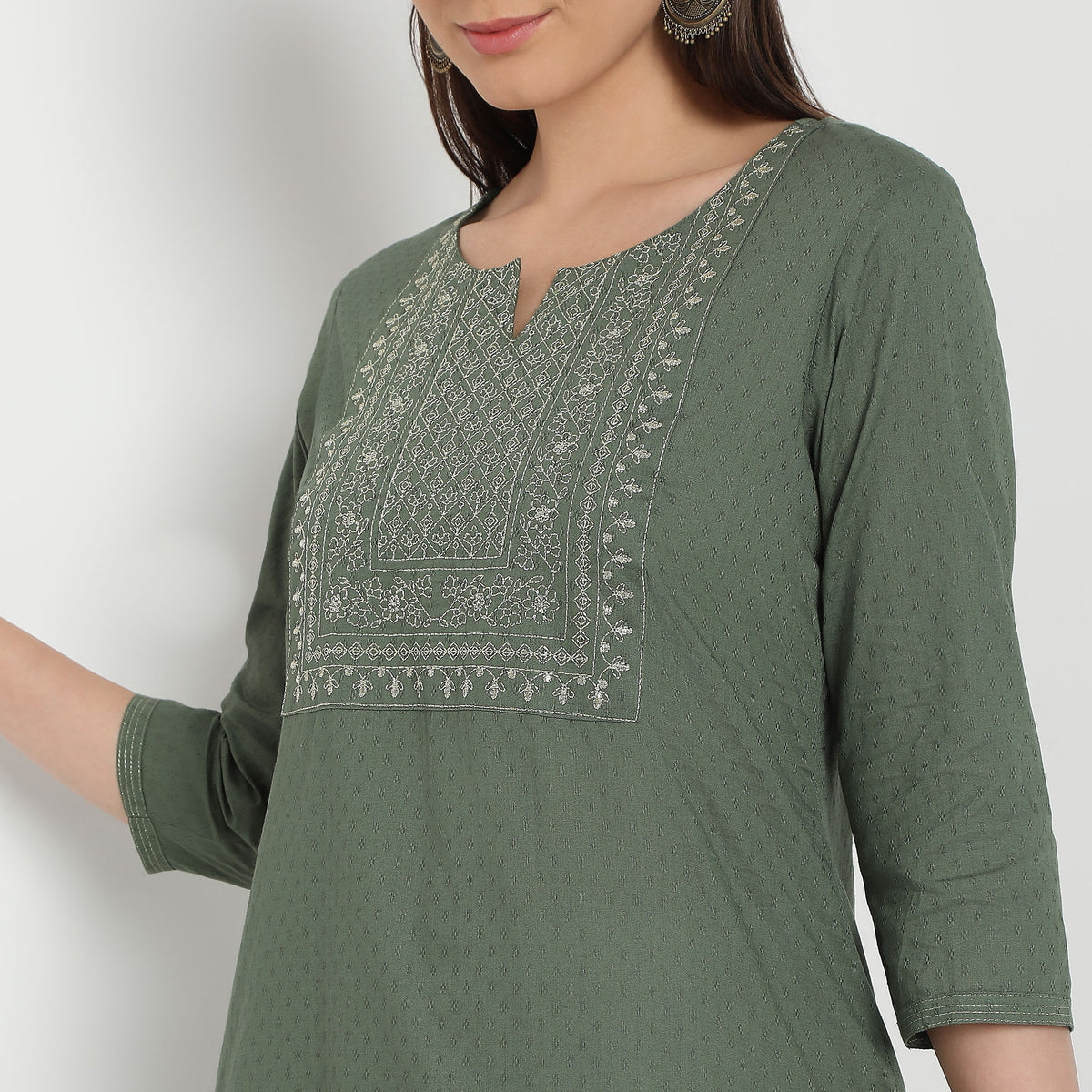 Regular Fit Embroidered Kurta