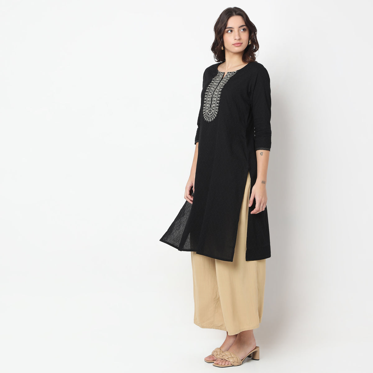 Regular Fit Embroidered Kurta