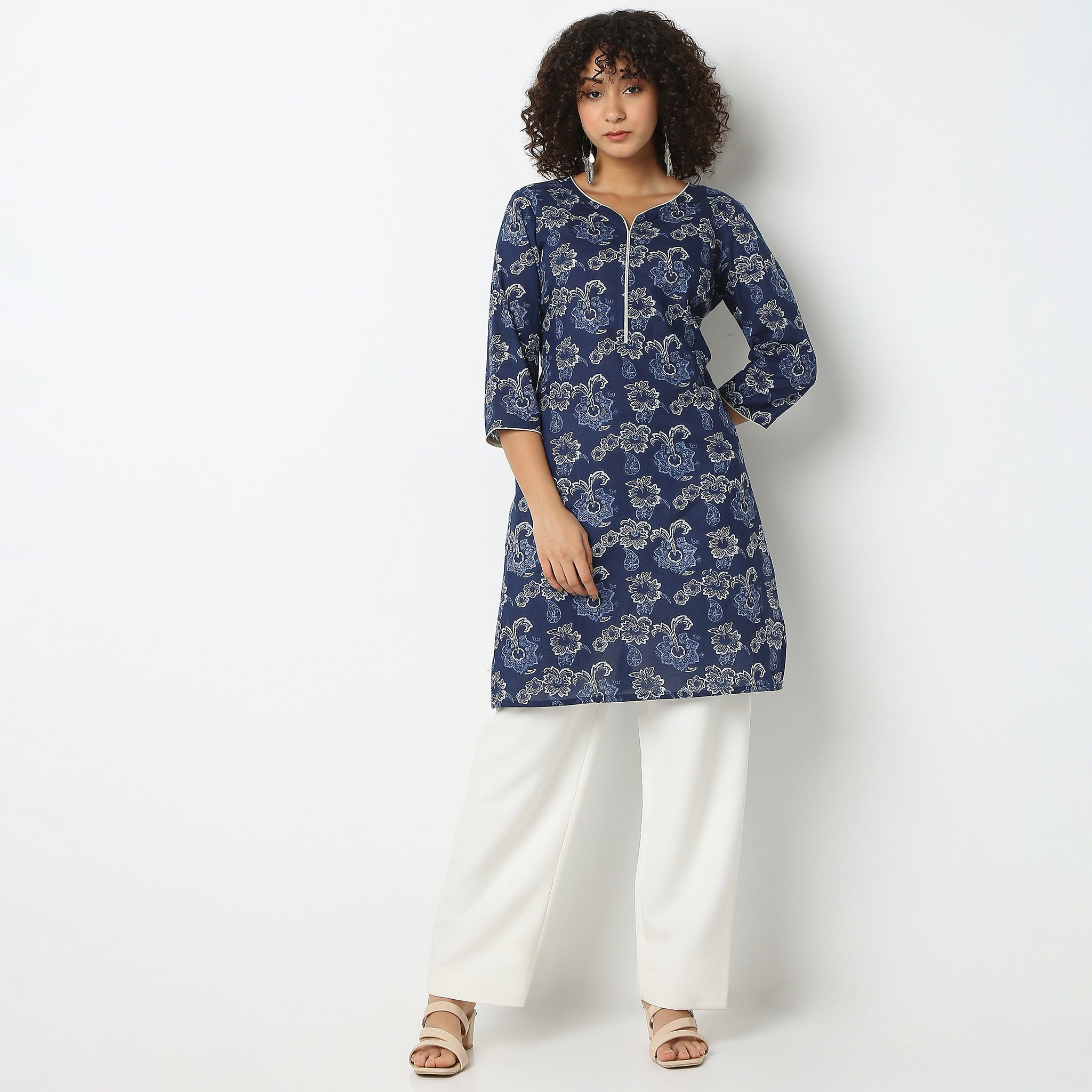 Straight Fit Floral Round Neck Kurta