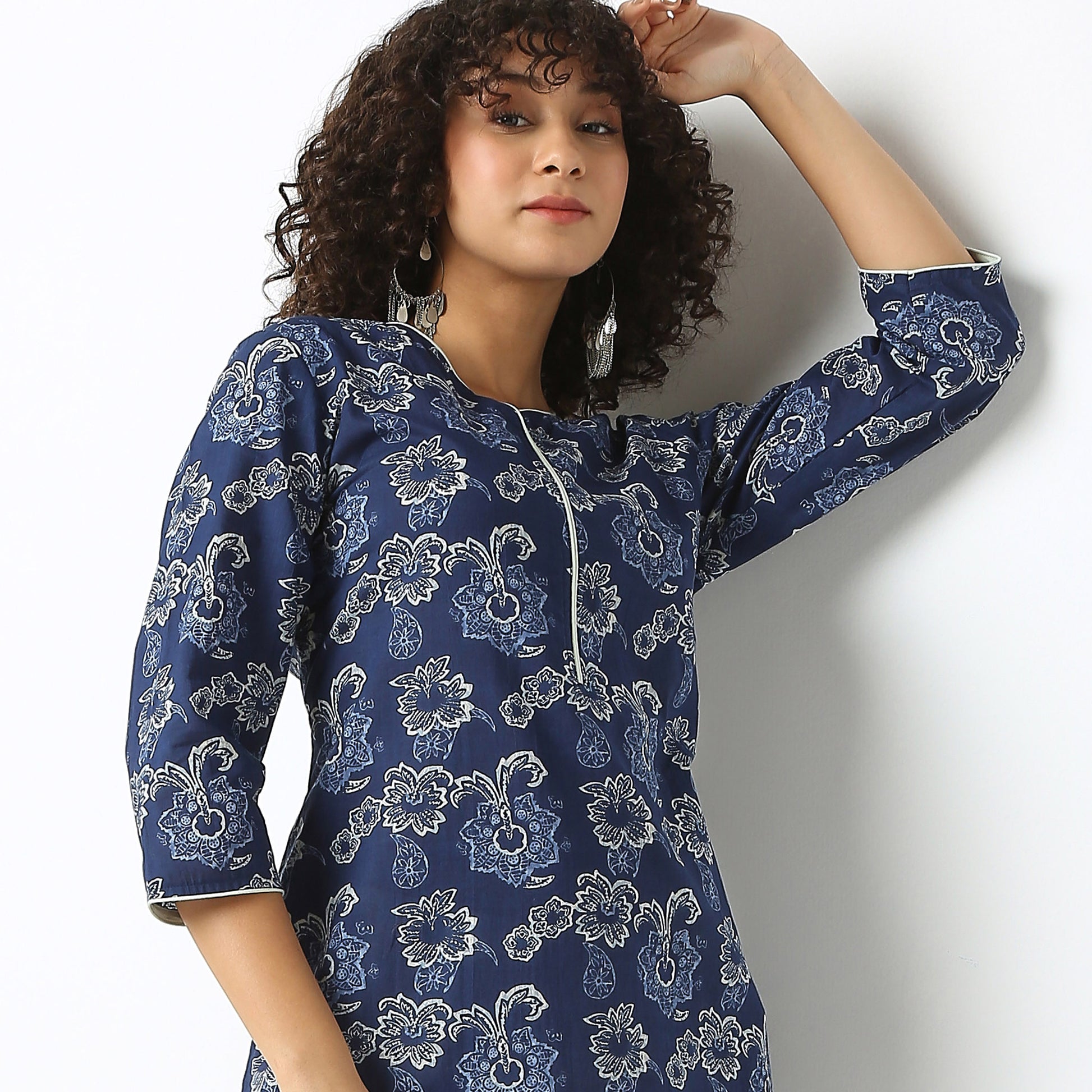 Straight Fit Floral Round Neck Kurta