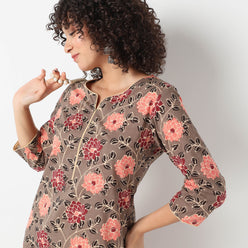 Straight Fit Floral Round Neck Kurta