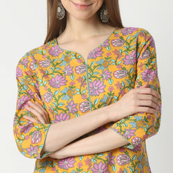 Straight Fit Floral Knee Length Kurta