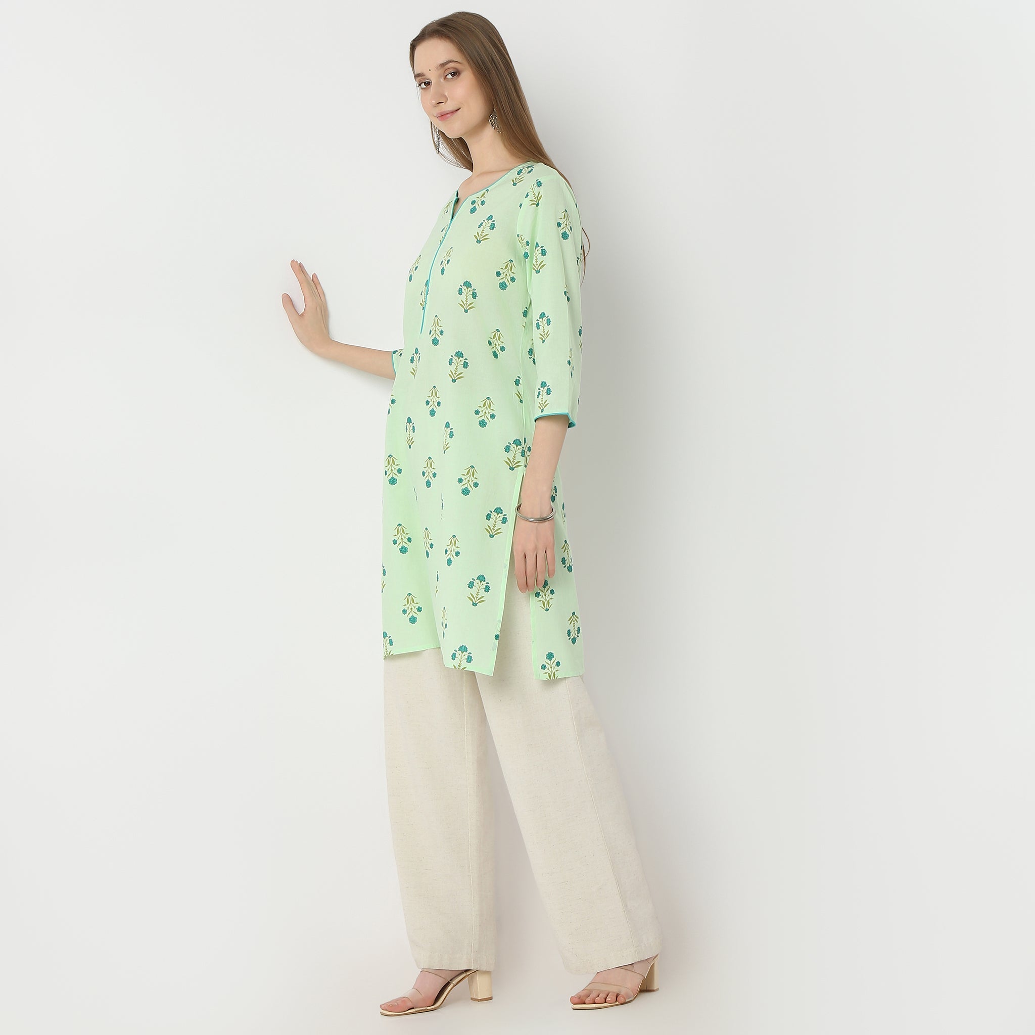 Straight Fit Floral Knee Length Kurta