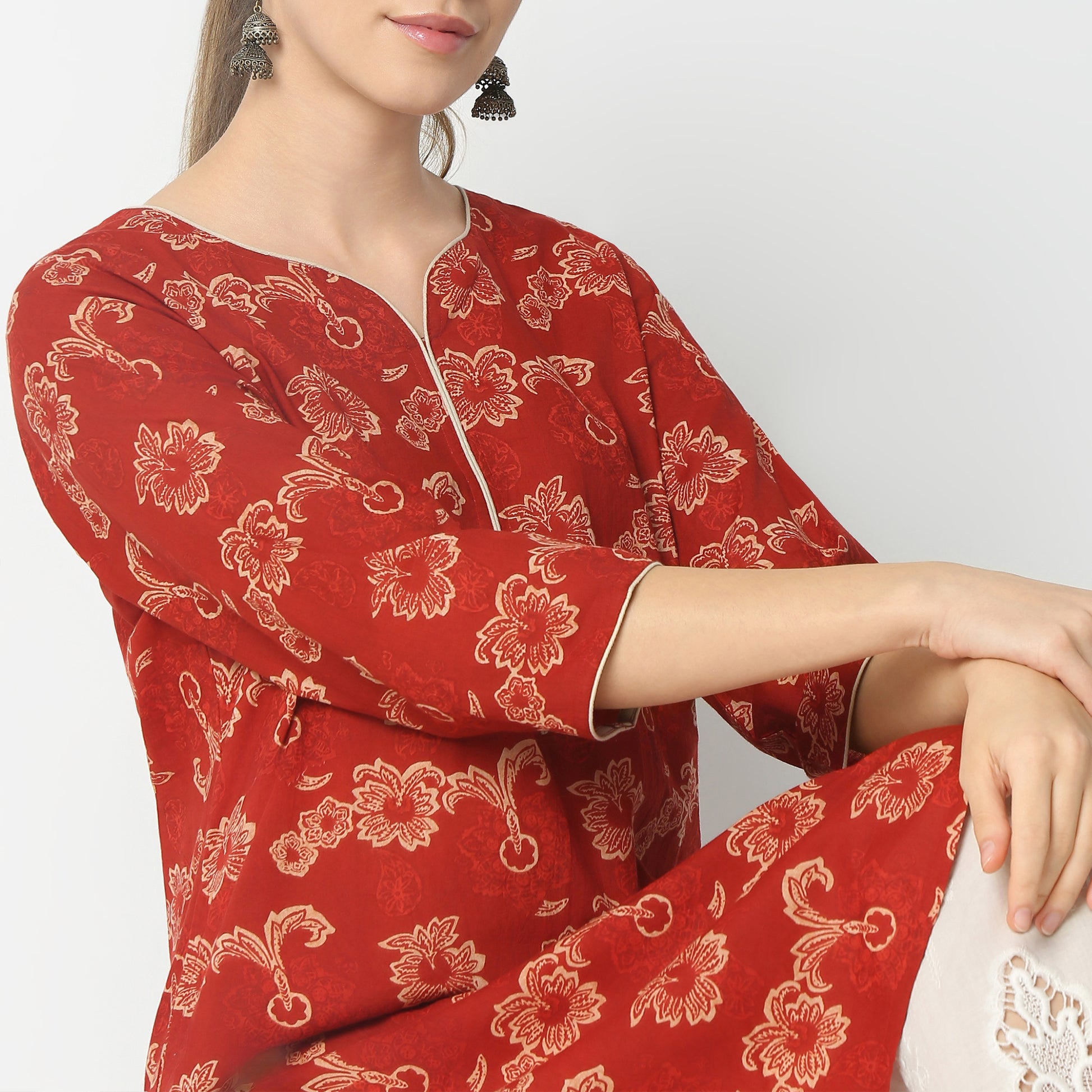 Straight Fit Floral Knee Length Kurta