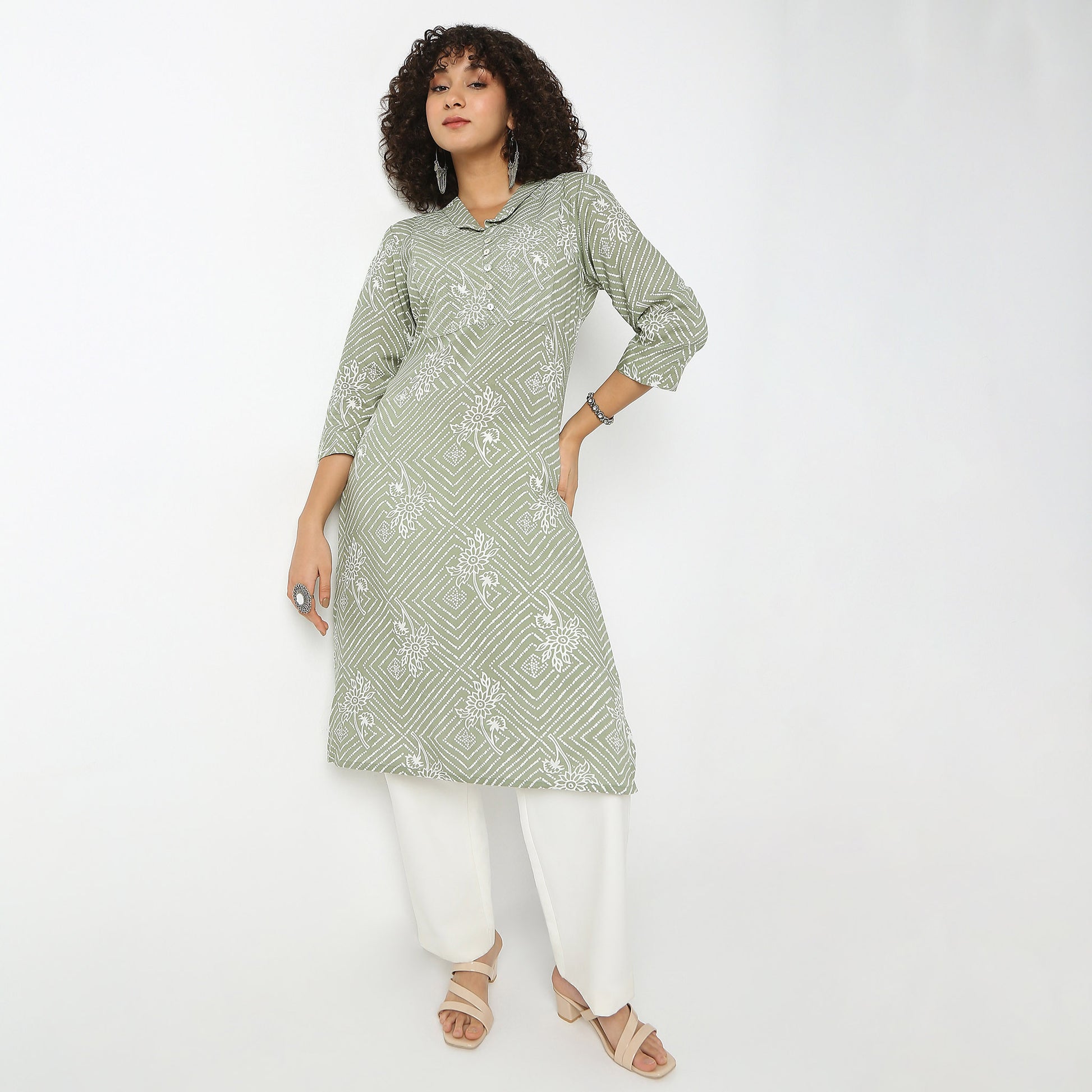 Straight Fit Printed Shawl Neck Kurta